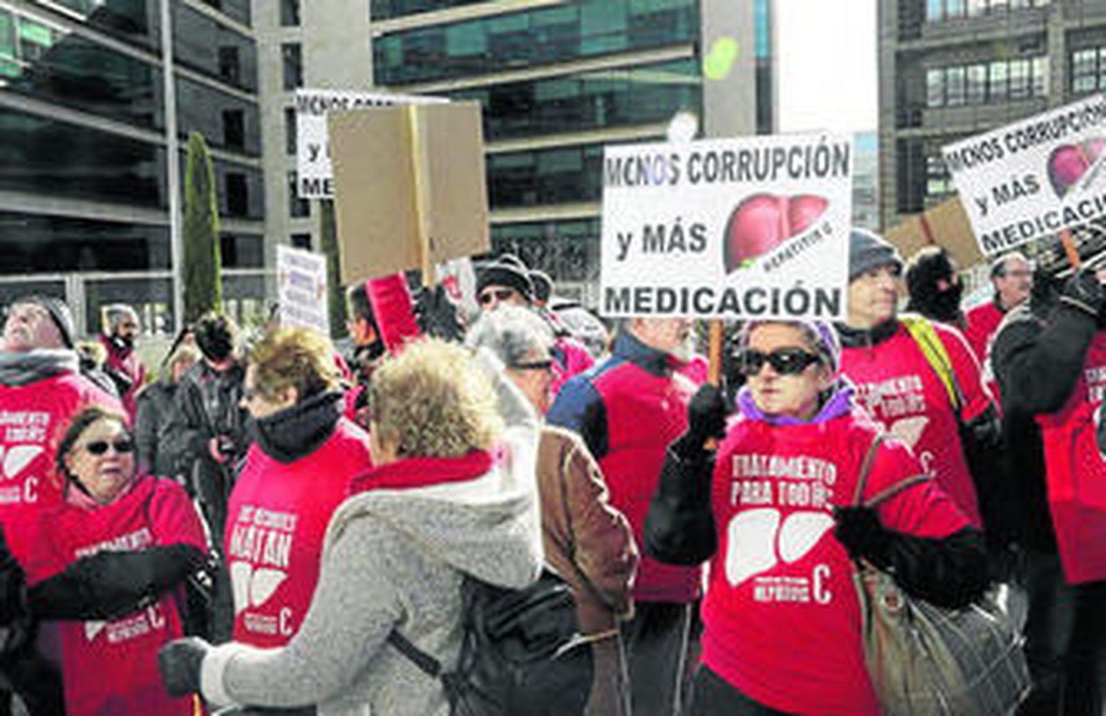 Manifestación en Madrid organizada por asociaciones de afectados por la hepatitis C.