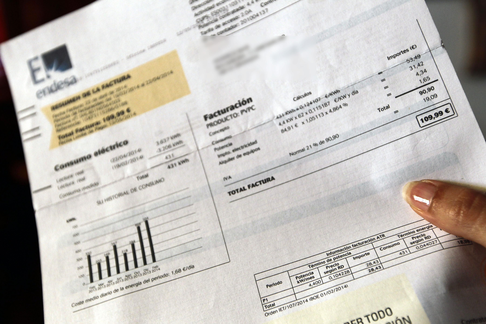 En la imagen, factura eléctrica.