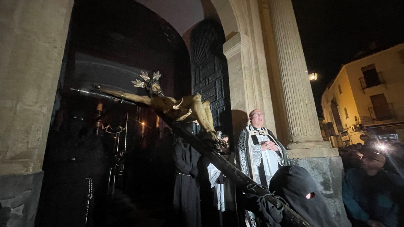 El Cristo de la Salud, en la puerta de la Trinidad.