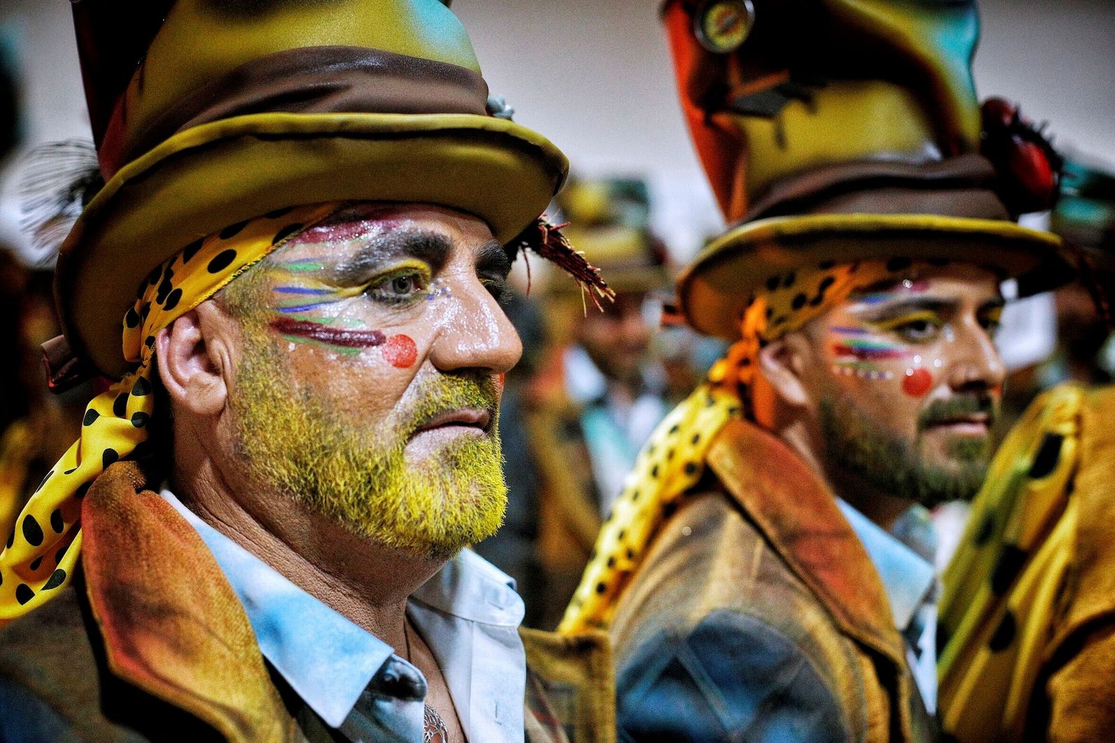 Comparsa 'Los poquito a poco' en camerinos