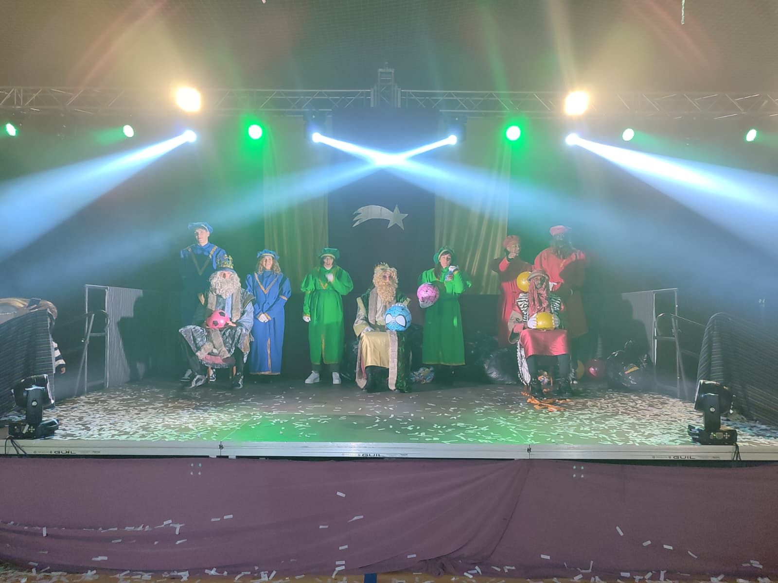 Los Reyes Magos realizan un espectacular acto en Tíjola: el público disfruta de música y bailes