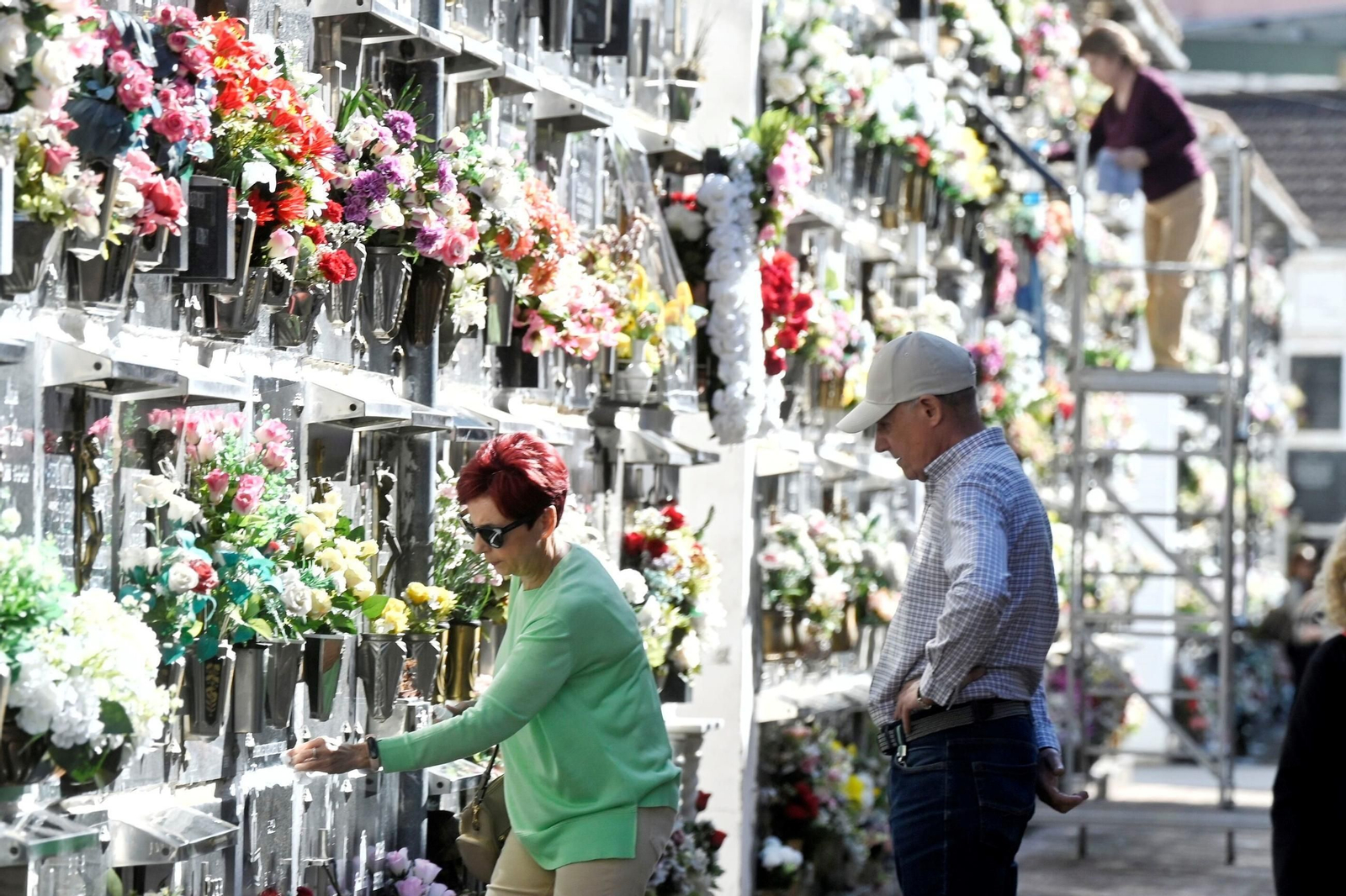 Las imágenes del Día de los Santos en los cementerios de Córdoba