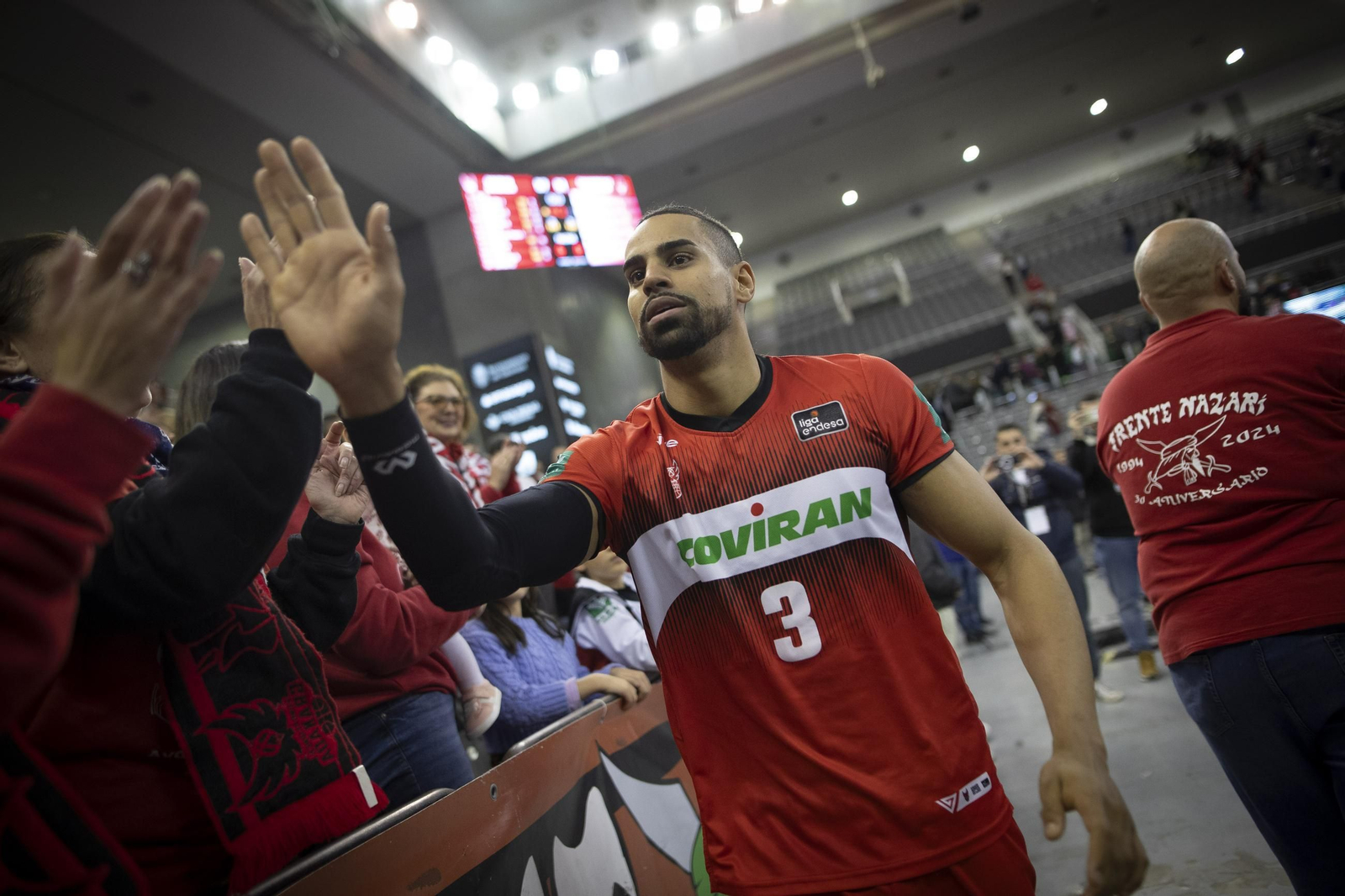 Encuéntrate en la grada del Palacio en el Covirán Granada-Zaragoza