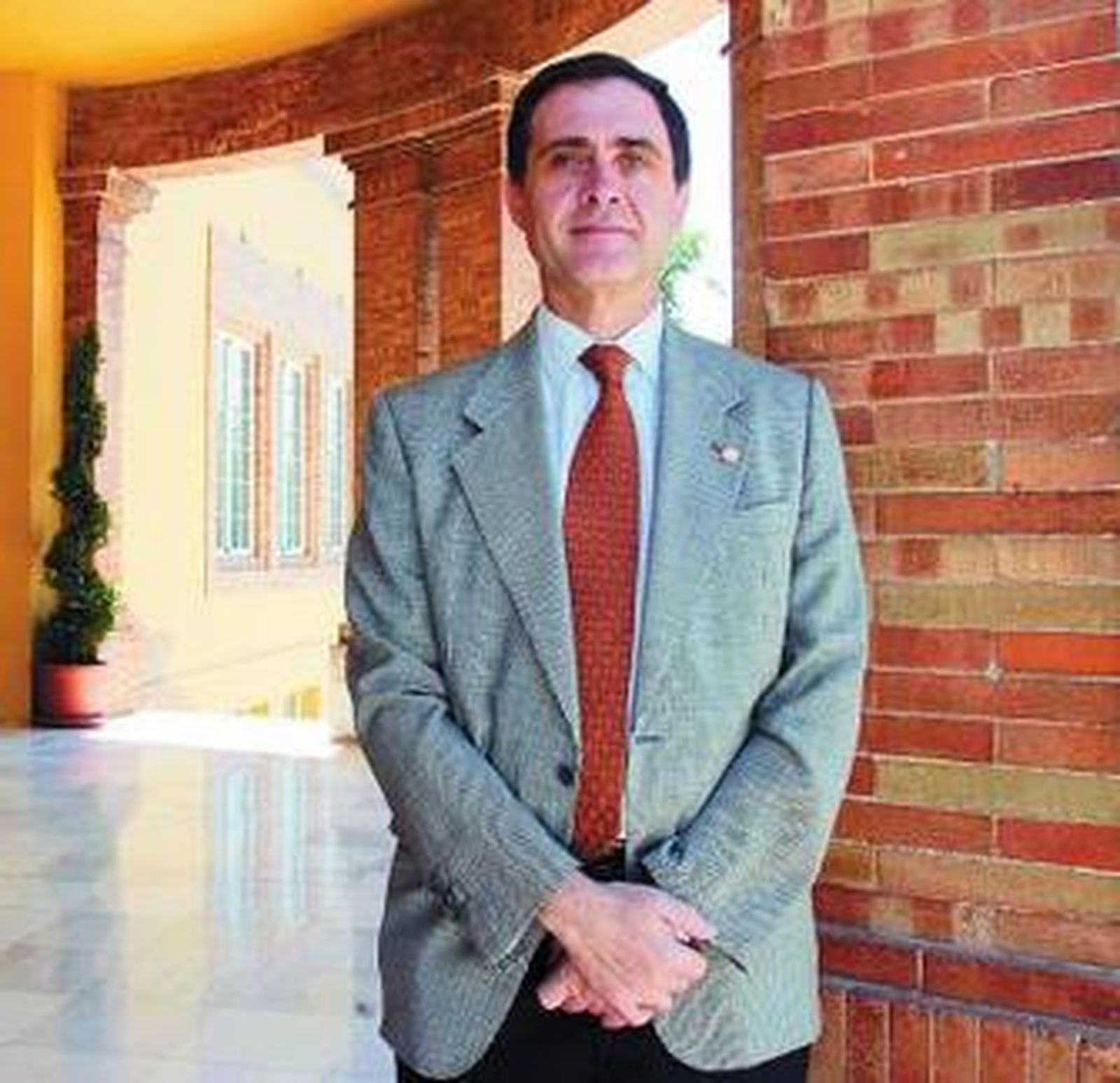 El vicerrector de infraestructuras de la Hispalense, Joaquín Luque.
