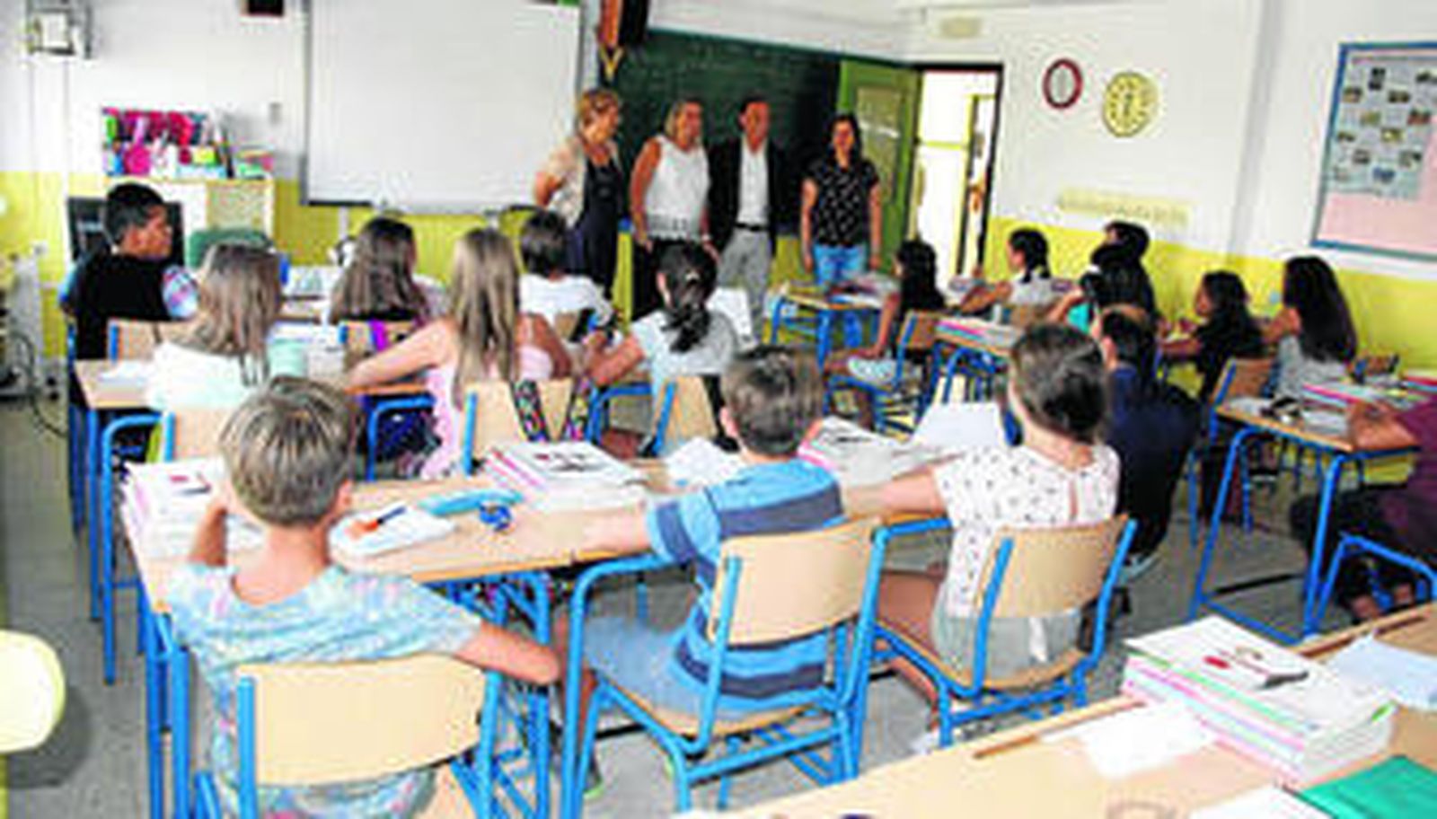 El colegio público Sagrado Corazón fue ayer el elegido por las autoridades municipales para realizar la visita institucional del primer día de clases.