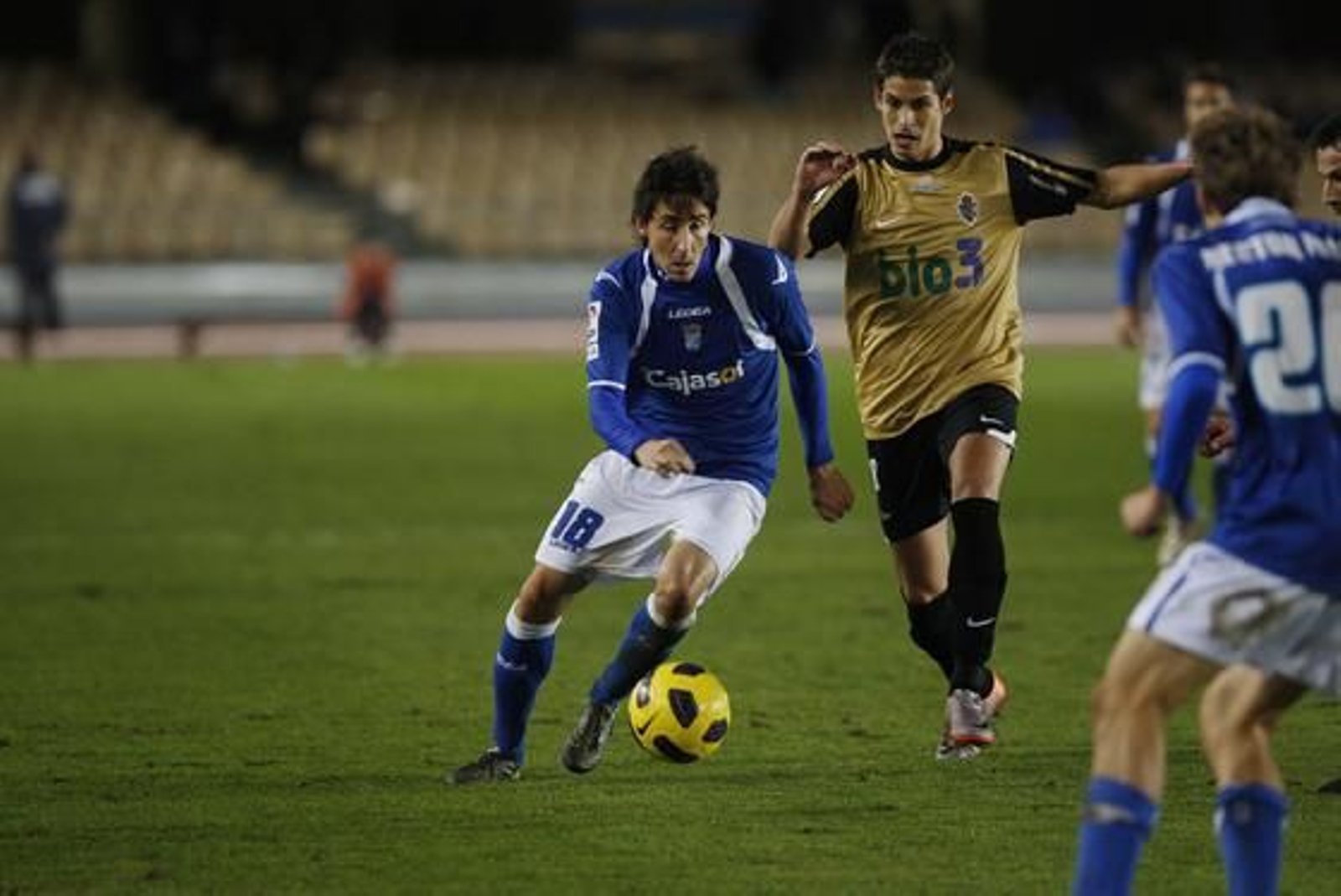 Redondo intenta una jugada personal. 

Foto: Juan Carlos Toro