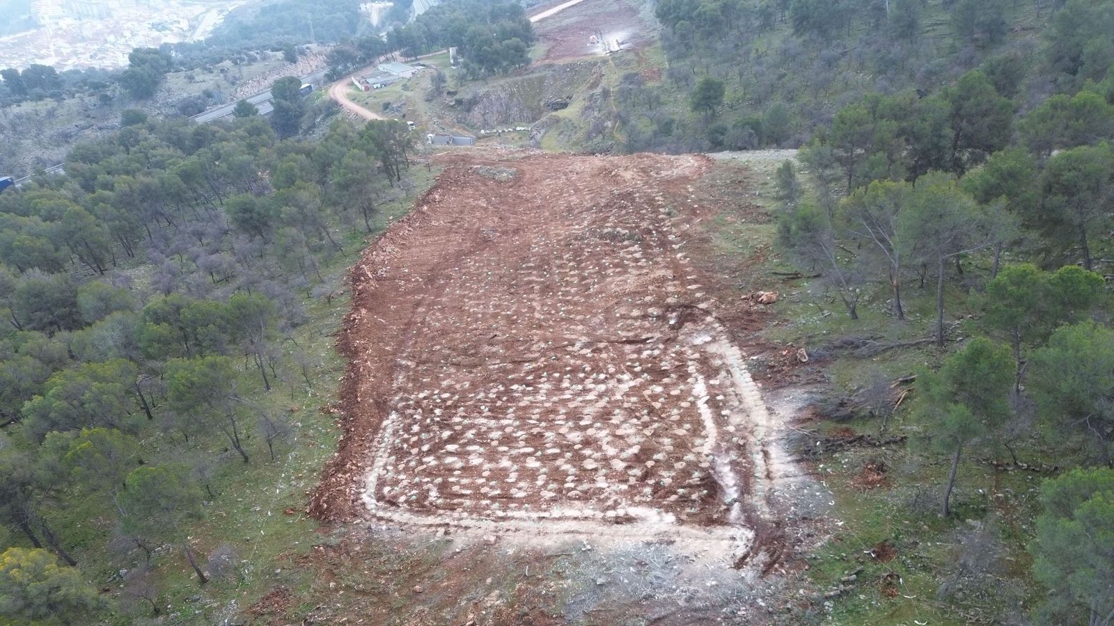 Voladura este del emboquille del Túnel de los Abades, en el tramo A-92, y explanaciones en la zona entre túneles