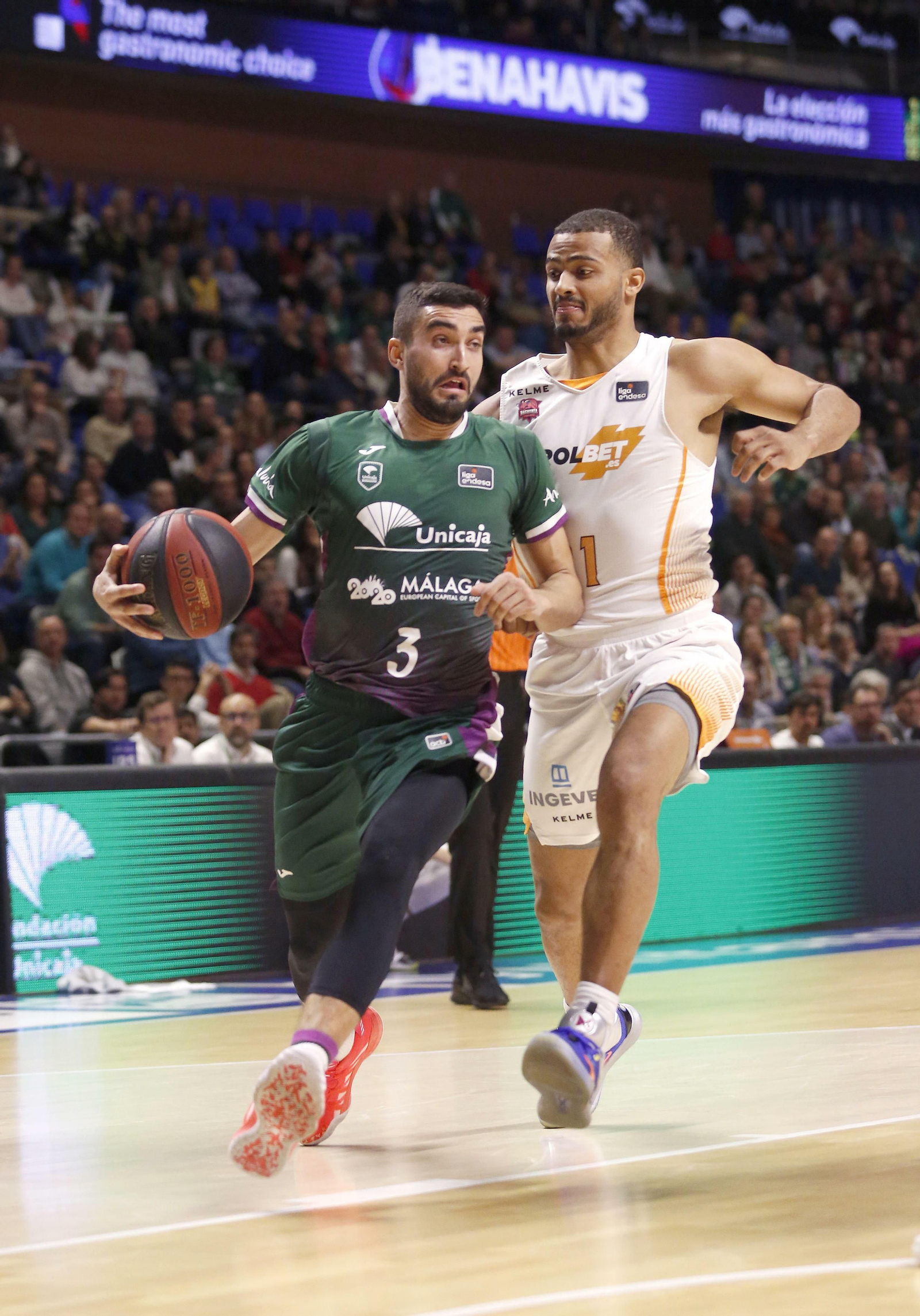 Jaime Fernández penetra.