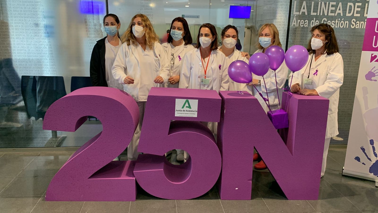 Profesionales del Área Sanitaria Campo de Gibraltar Este en el Día contra la Violencia sobre la Mujer (2021)
