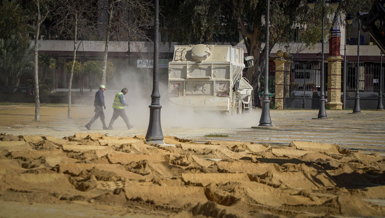 Ya ha empezado el montaje de casetas y reposición del albero en el Hontoria