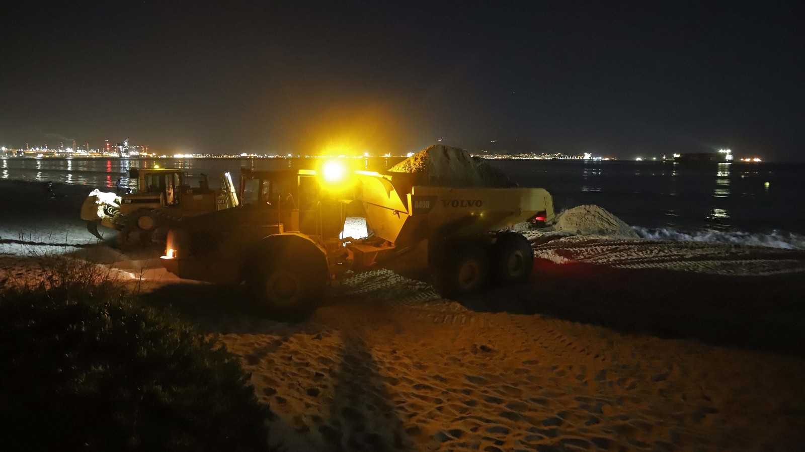 Fotos del trasvase de arena en El Rinconcillo