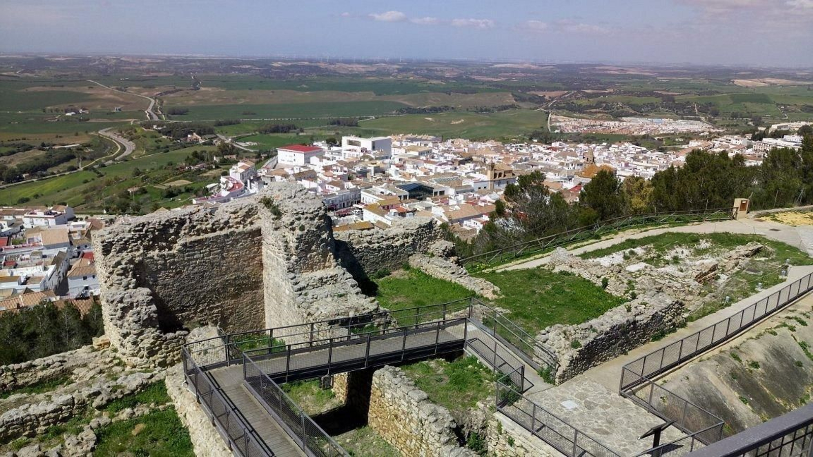 Una vista: Panorámicas de Medina y parte de la provincia desde el Castillo