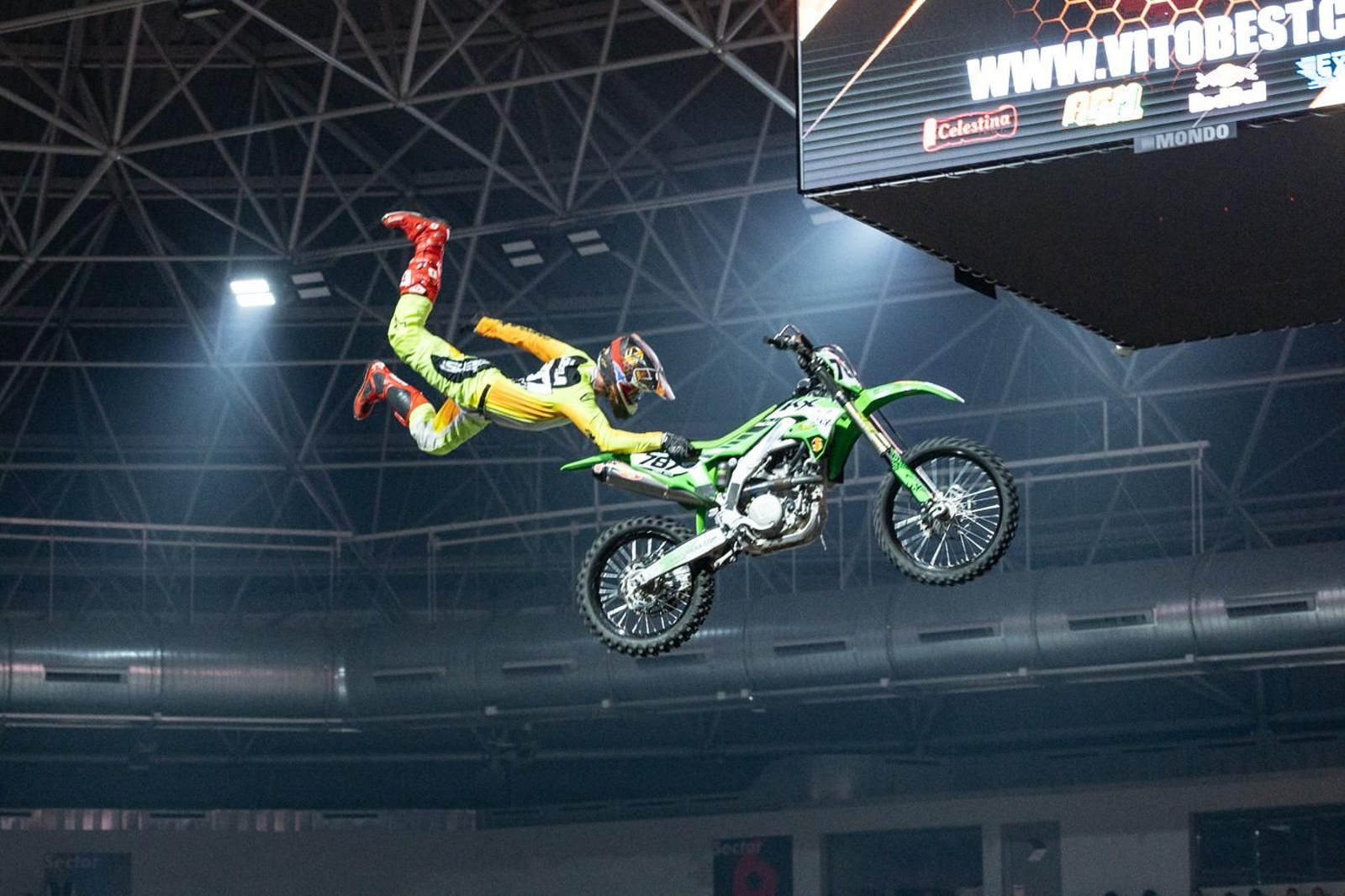 En imágenes: el Soloflow Freestyle enamora en Jaén con acrobacias y espectáculo en estado puro