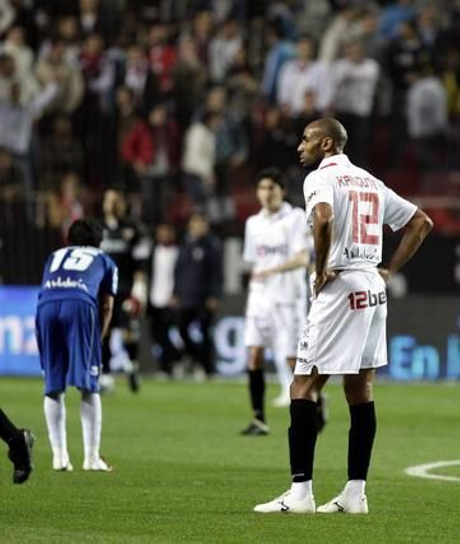 El Sevilla y el Xerez empatan en el Sánchez Pizjuán. / Antonio Pizarro