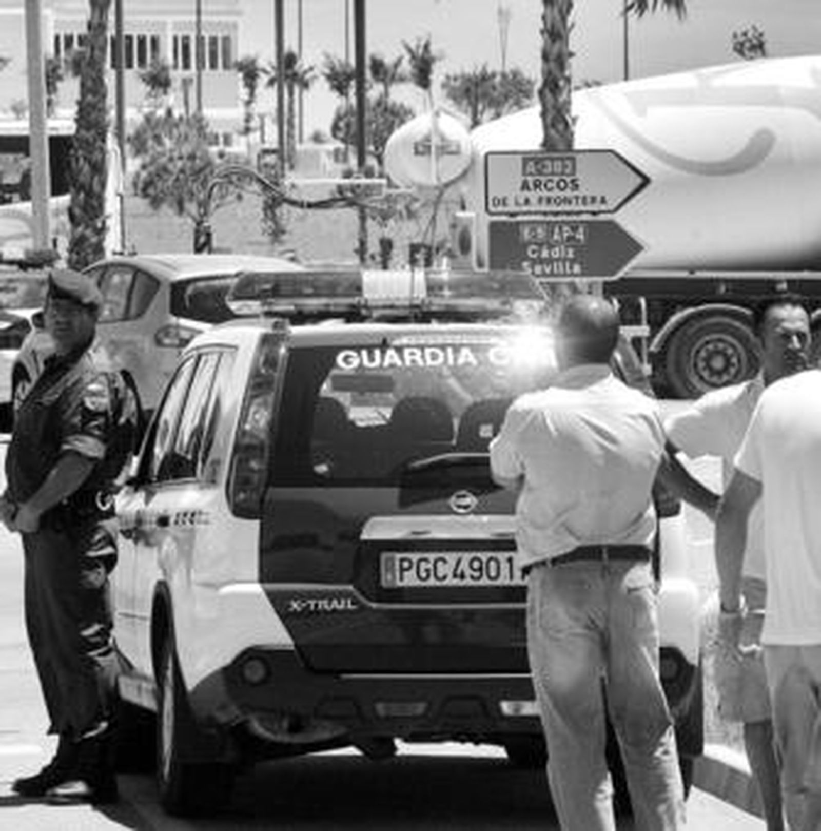 La Guardia Civil impidió ayer salir de Jerez a un centenar de camiones.