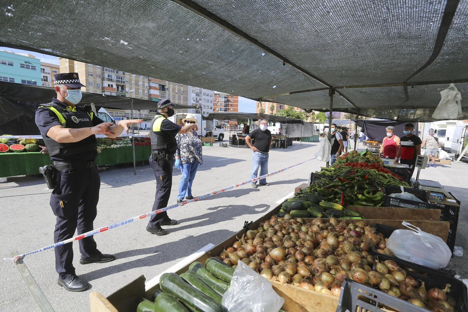 Las fotos del mercadillo de Huelin, en Málaga, en su primer día de desescalada