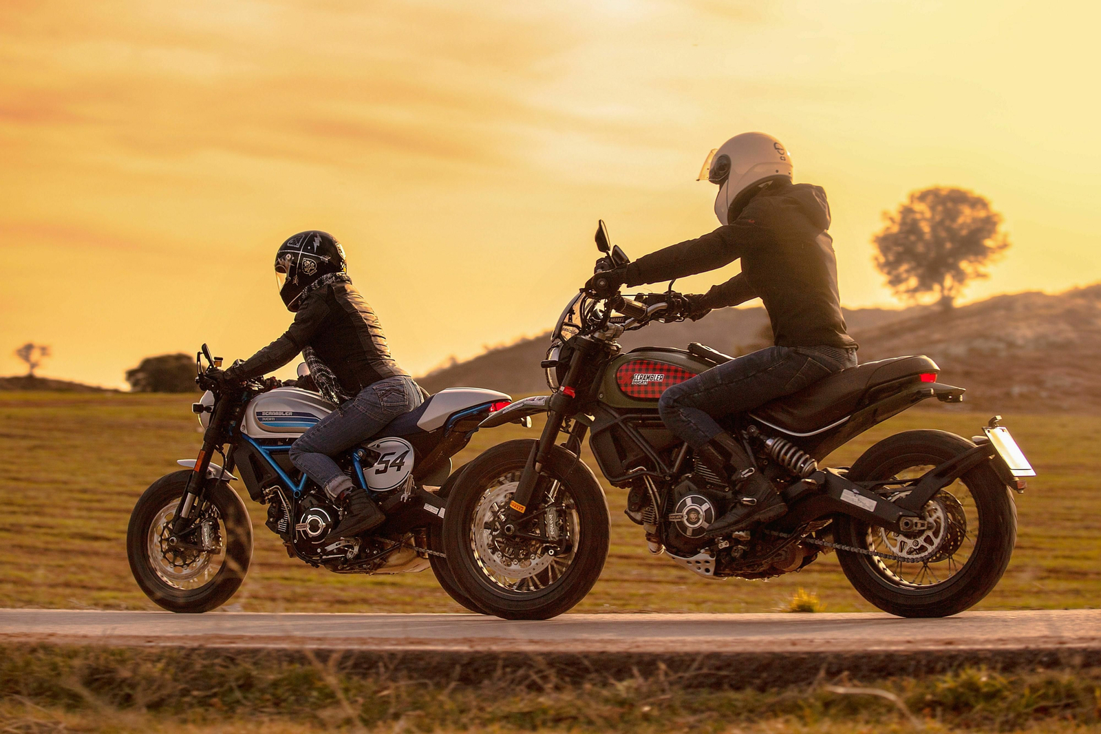 Cuando el ‘noir’ llega sobre dos ruedas