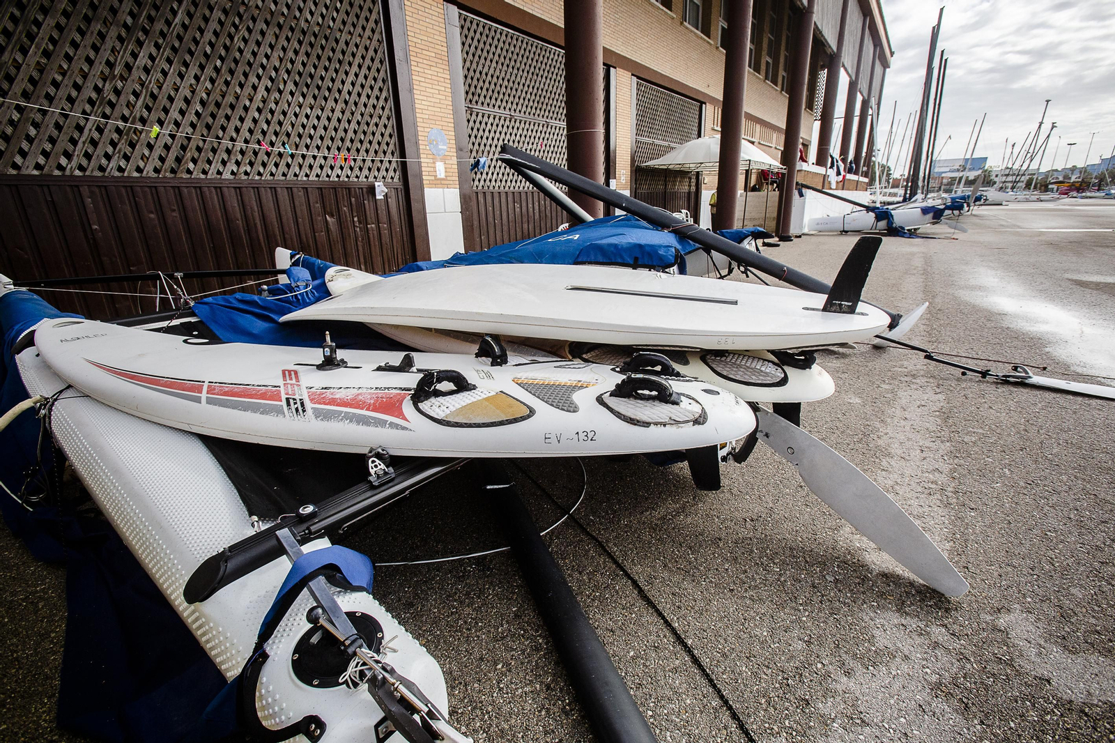 Las imágenes de los daños causados por la manga marina en el centro náutico Elcano