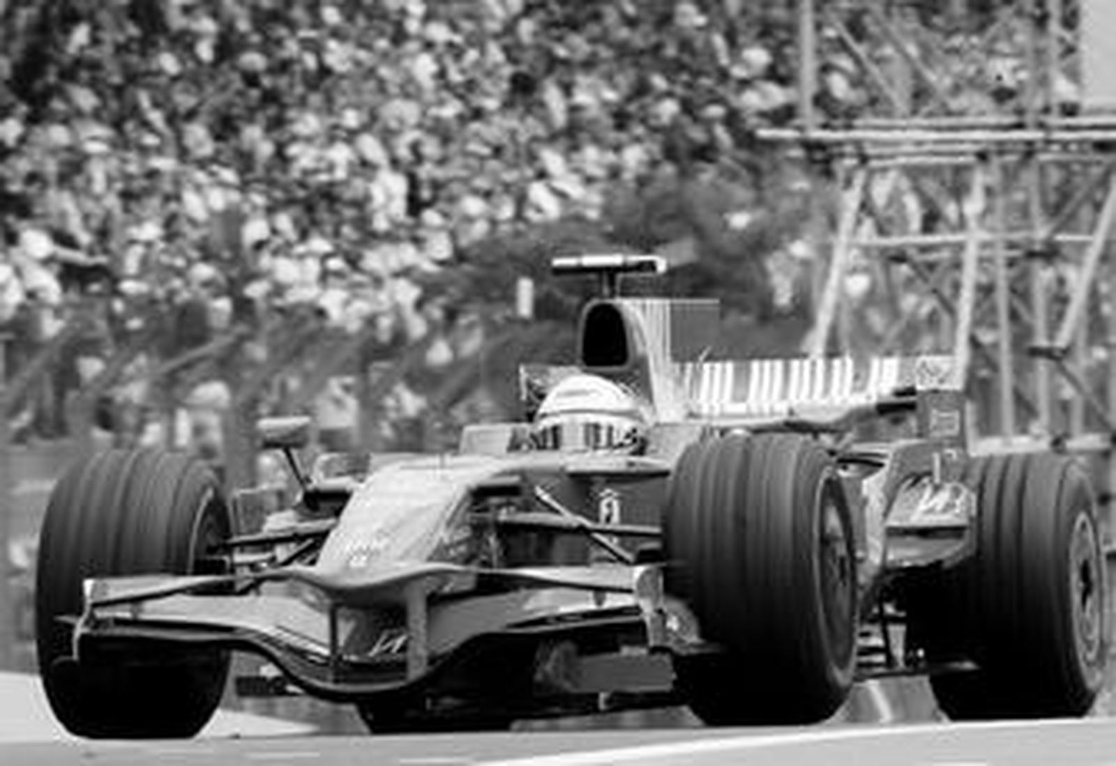 El brasileño Felipe Massa rueda durante la sesión de clasificación de ayer.