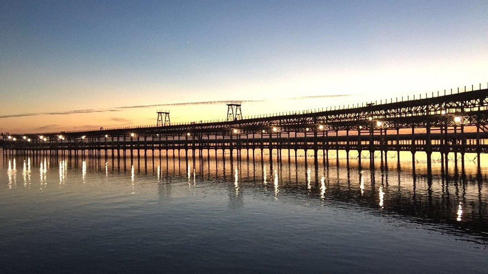 Atardecer en el paseo marítimo La Ría
