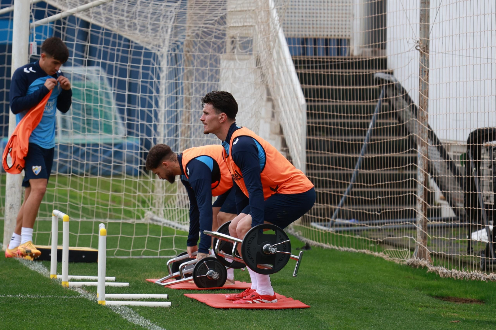 Ramón Enríquez: El capitán reaparece en muletas y sonriente