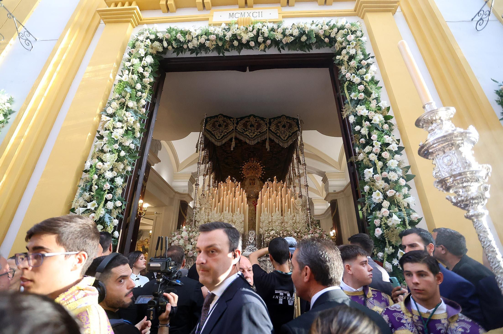 Imágenes de la procesión extraordinaria de la Virgen de la Esperanza por las calles de Huelva