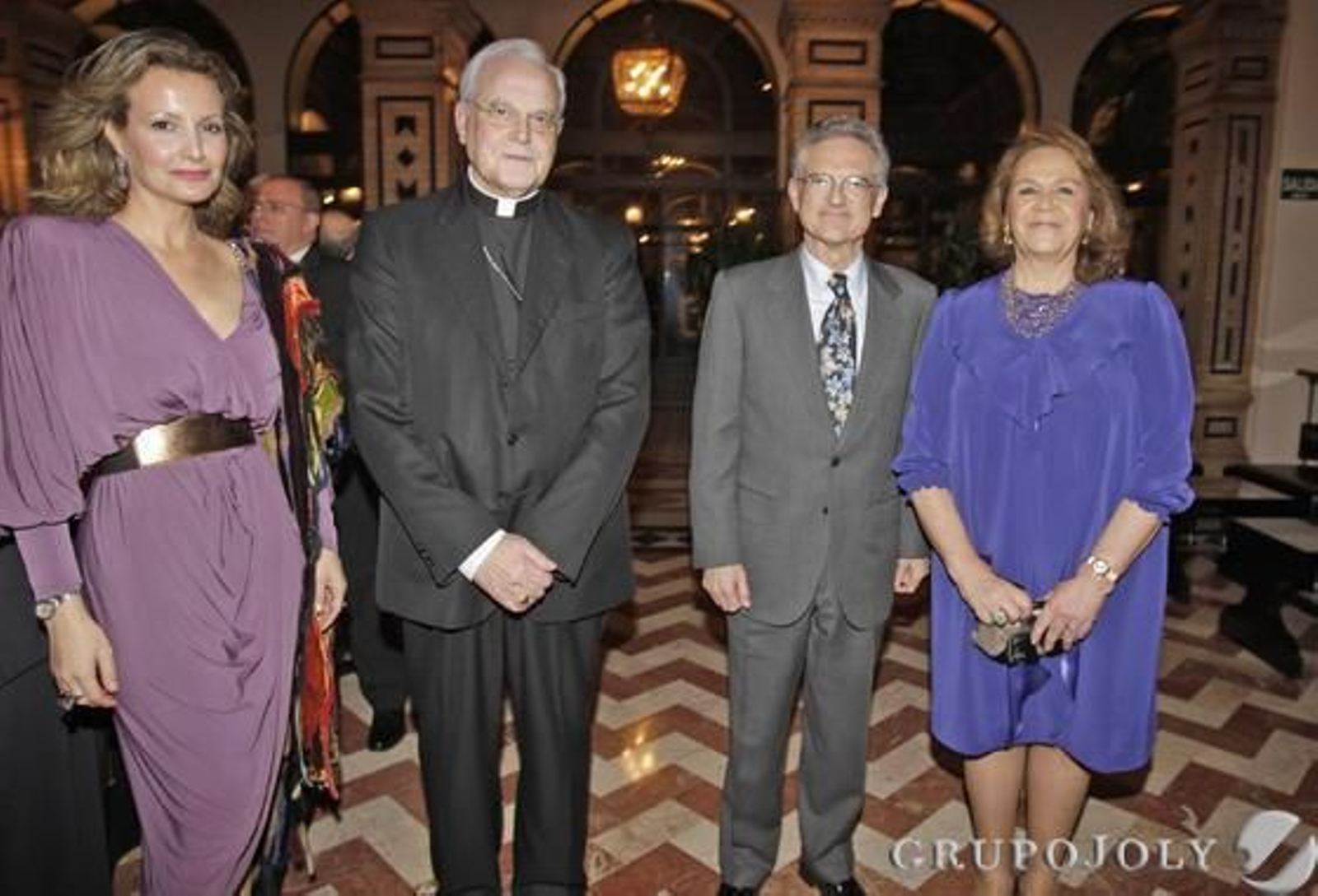Marita Rufino con el cardenal Amigo, Luis Rojas Marcos y Concha Yoldi. / Reportaje gráfico: Antonio Pizarro, Juan Carlos Muñoz y Juan Carlos Vázquez