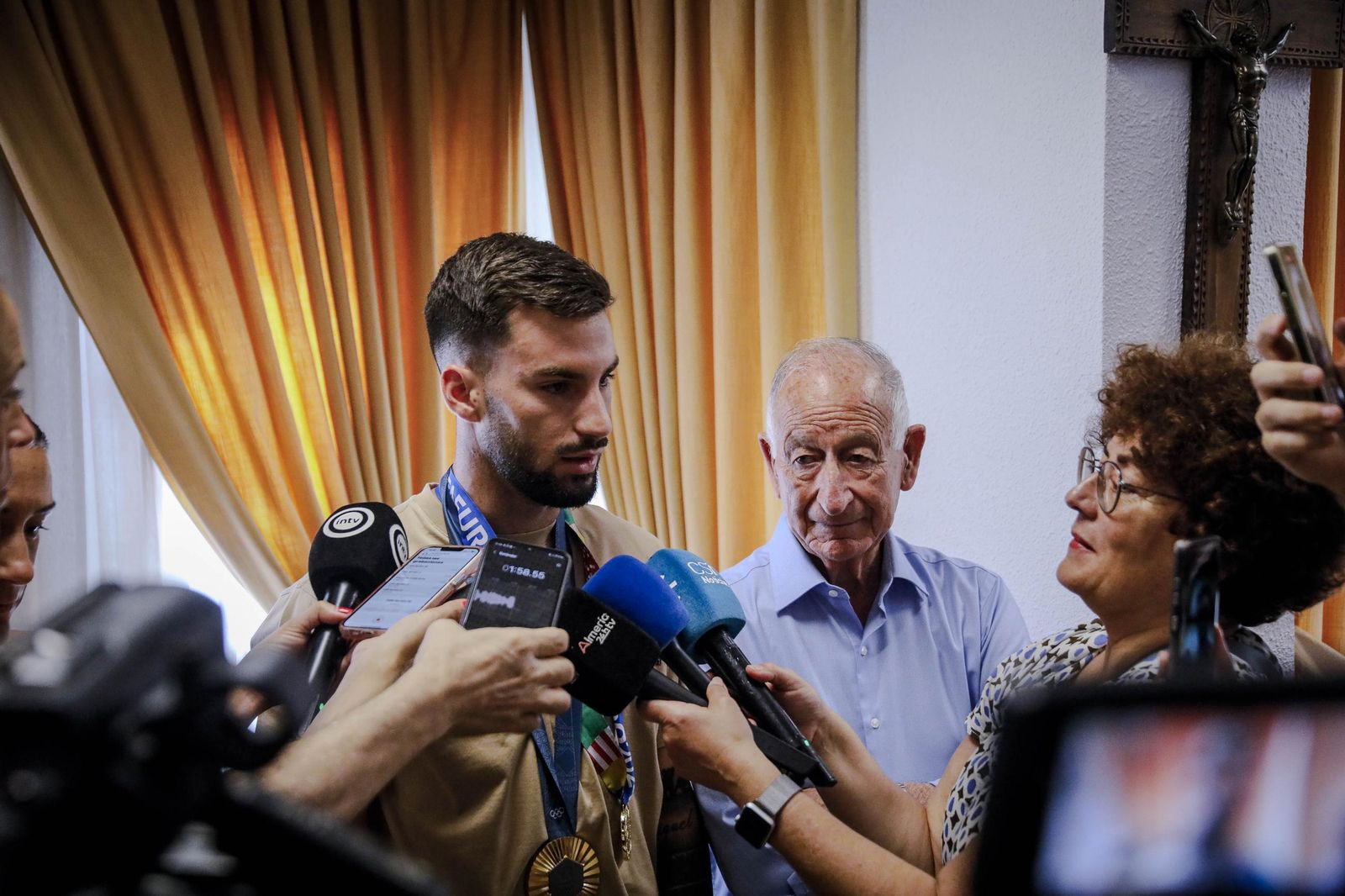Álex Baena en el Ayto de Roquetas de Mar, en imágenes