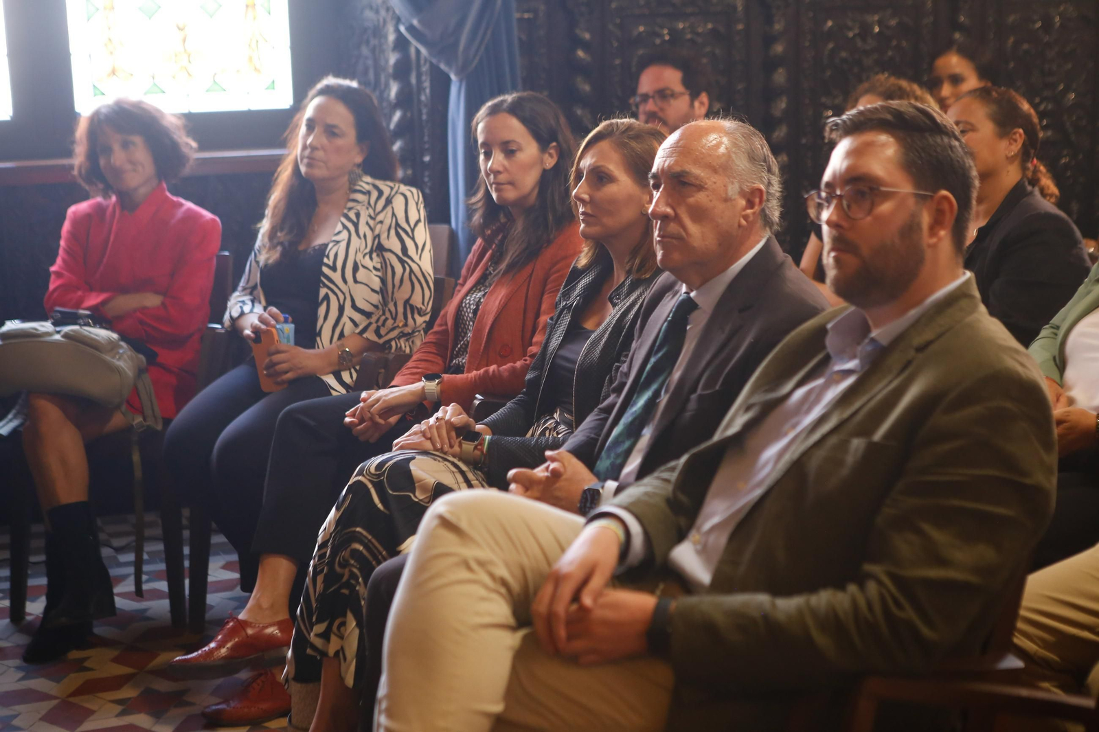Fotos de la mesa redonda sobre economía azul y sostenibilidad, de las Cátedras Telefónica y la UCA