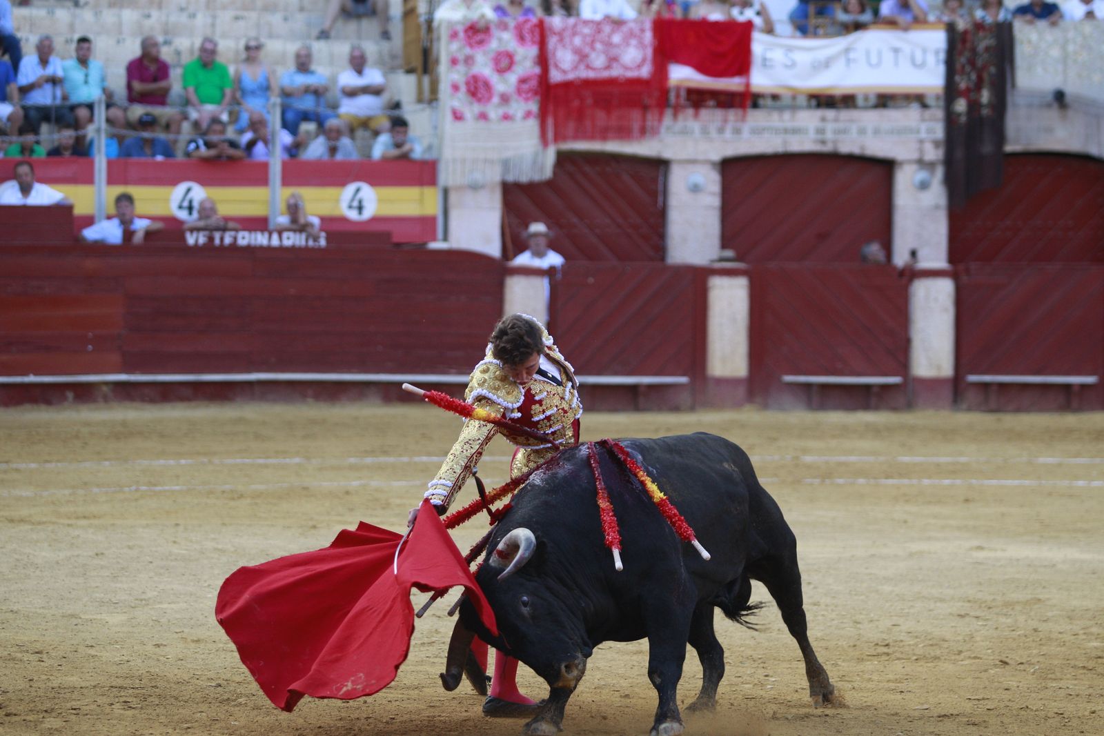 Imágenes de la corrida de toros del jueves en la Feria de Almería 2024