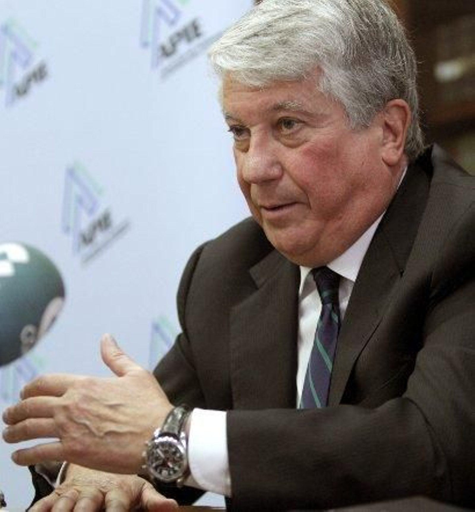 La CEOE verá en septiembre con los sindicatos cómo "flexibilizar" los contratos