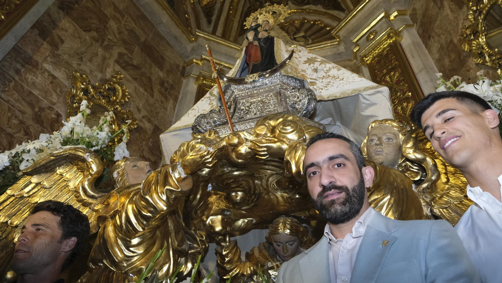 Ofrenda de la U.D. Almería a la Virgen del Mar, por el ascenso a la Liga Santander de Fútbol