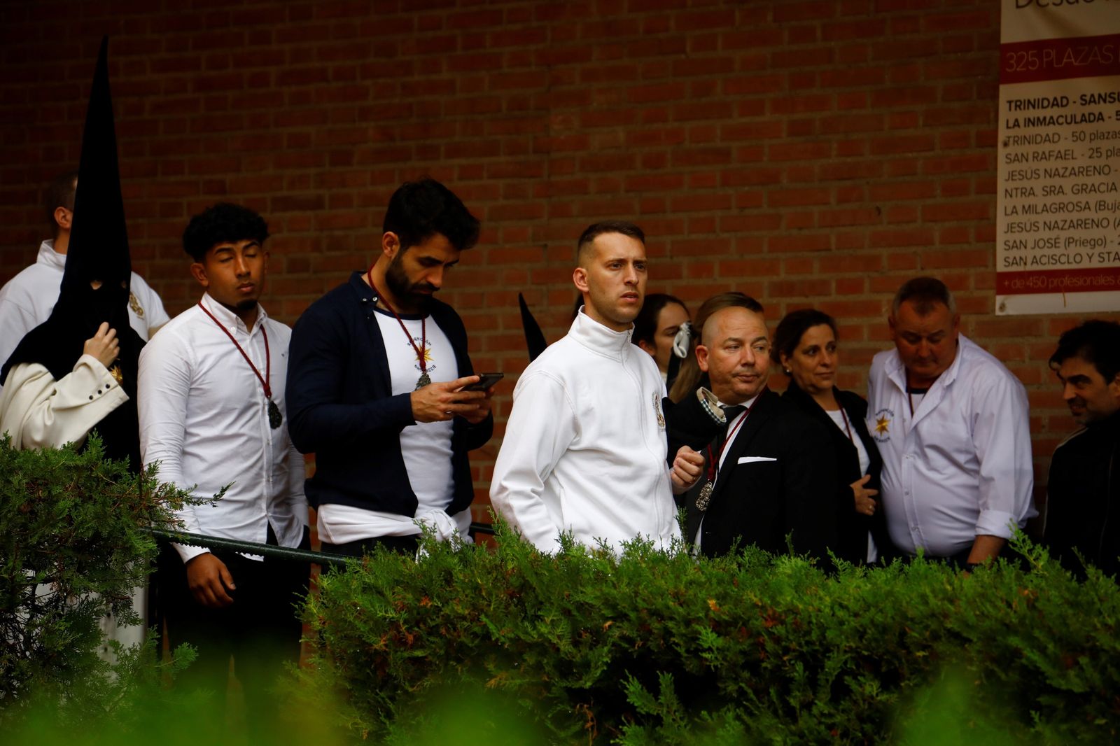 La lluvia frustra la salida de la hermandad de la Estrella el Lunes Santo, en imágenes