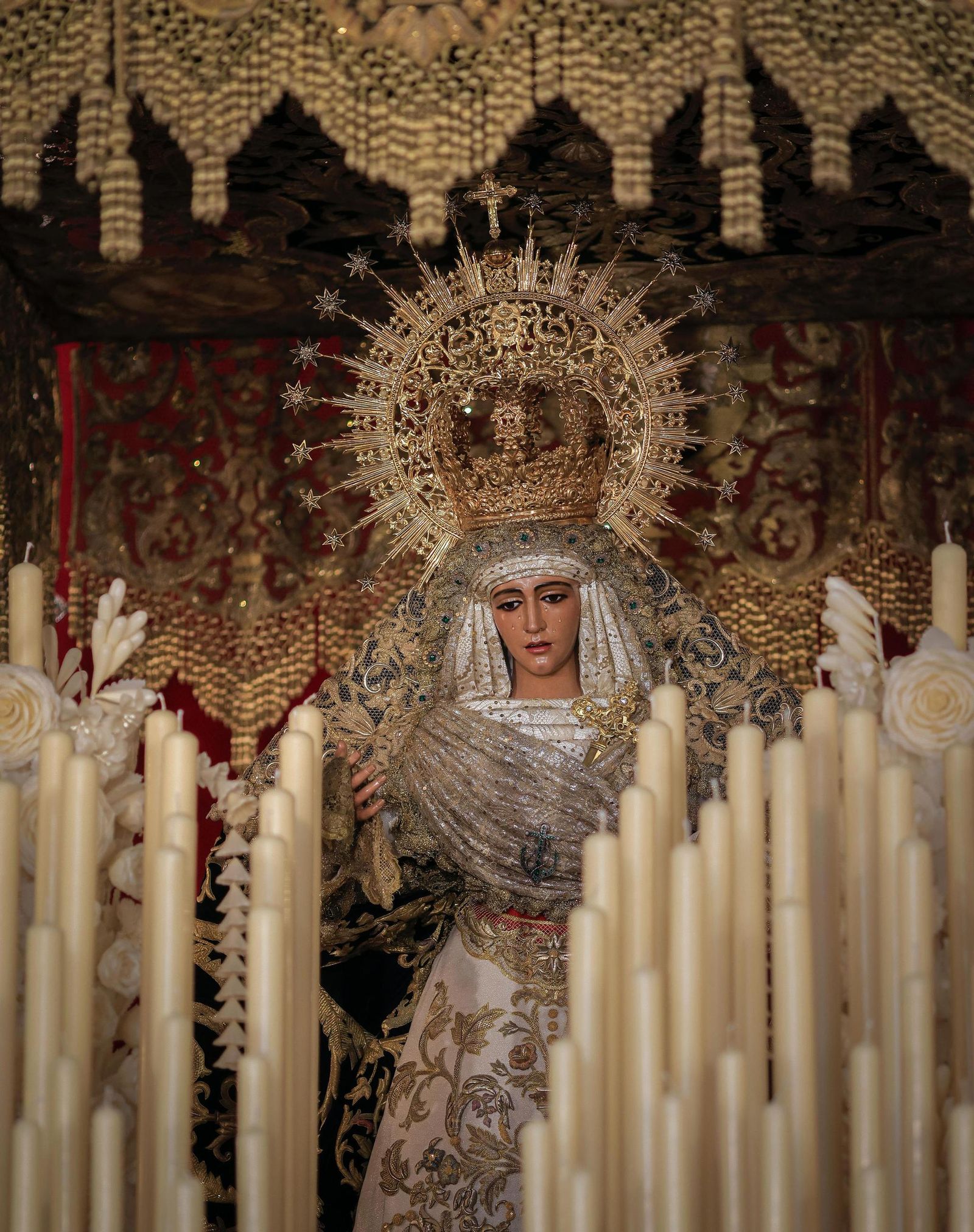 La Esperanza de Triana en su paso para la Magna de Sevilla, todas las imágenes