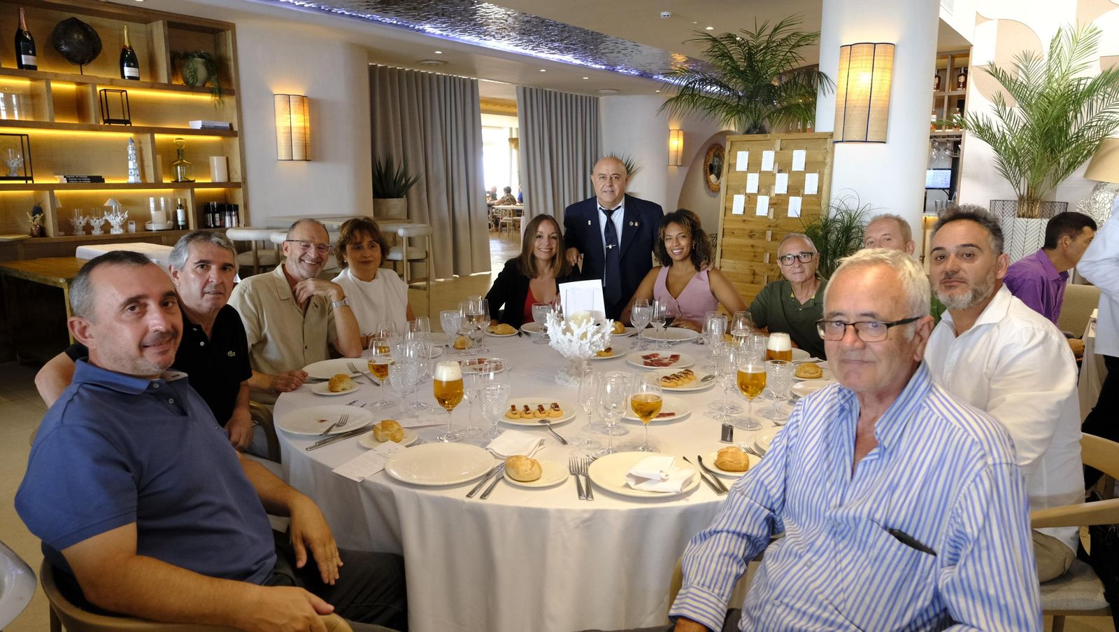 Comida de homenaje por su jubilación a Francisco Martínez, jefe de Servicios de 'El Acebuche'
