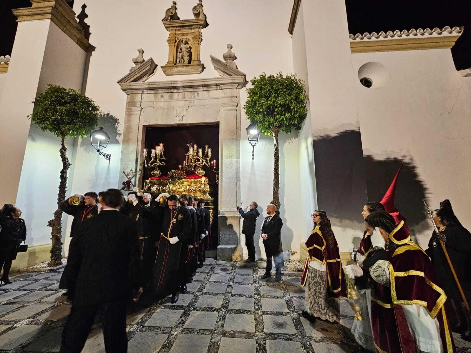 El Cristo de la Humildad y Paciencia  sale de Santa María La Coronada.