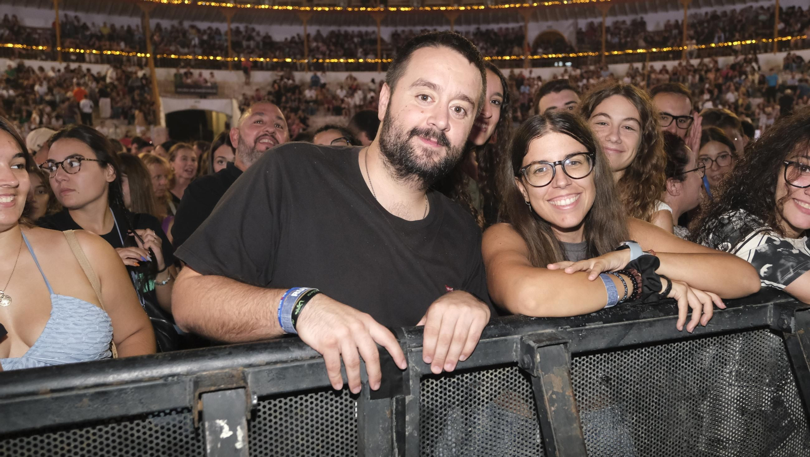 El concierto de Melendi llena de fans la Plaza de Toros de Almería, en imágenes