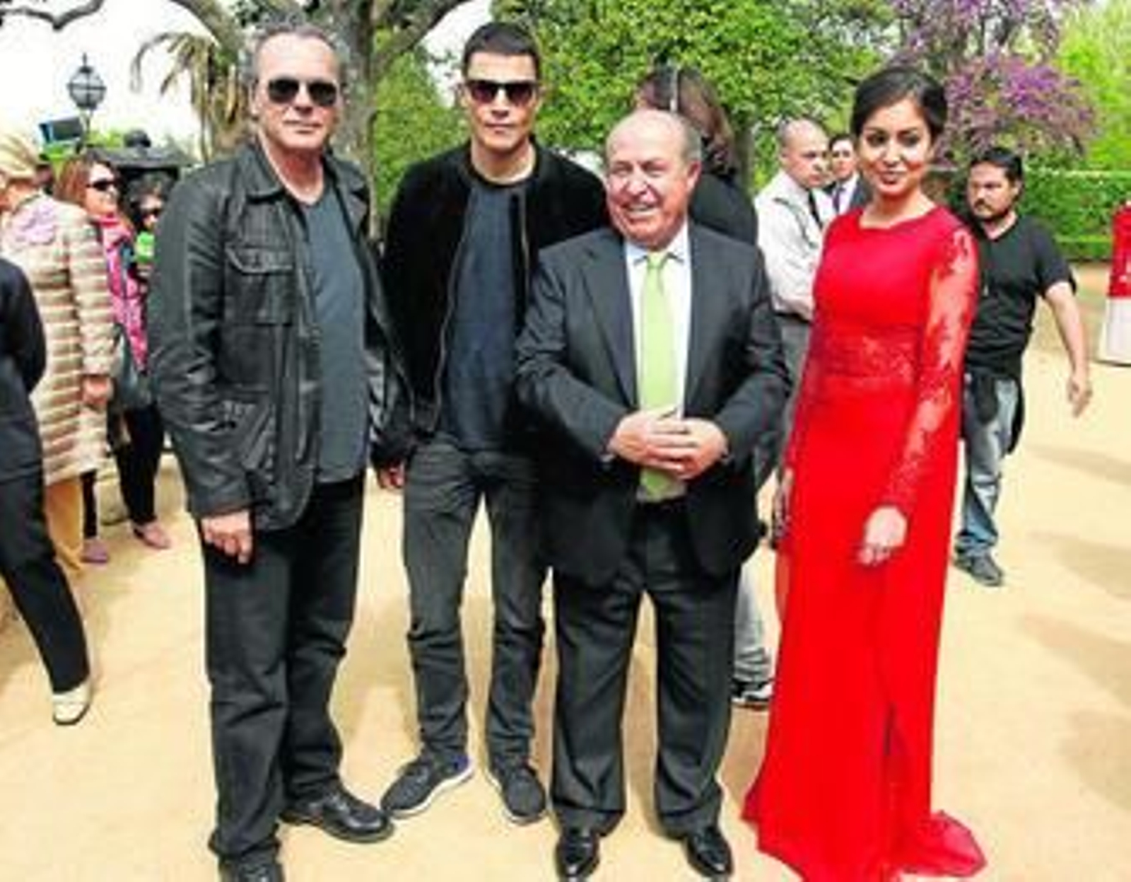 El alcalde en muy buena compañía: José Coronado, Álex González e Hiba Habouk.