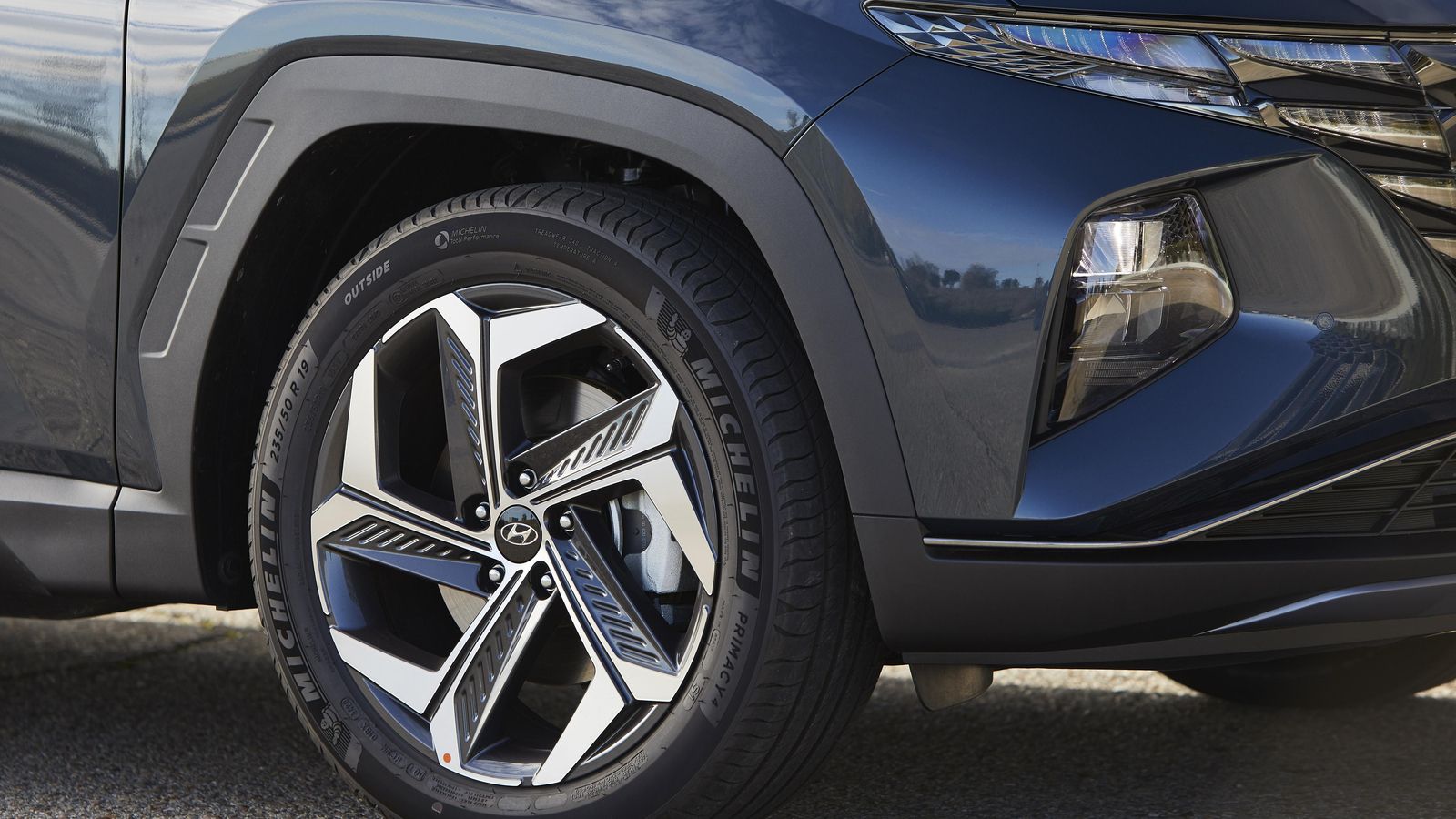 Las llantas son, de serie, de 17", pero puede incrementarse su tamaño con las opcionales de 18 y 19".