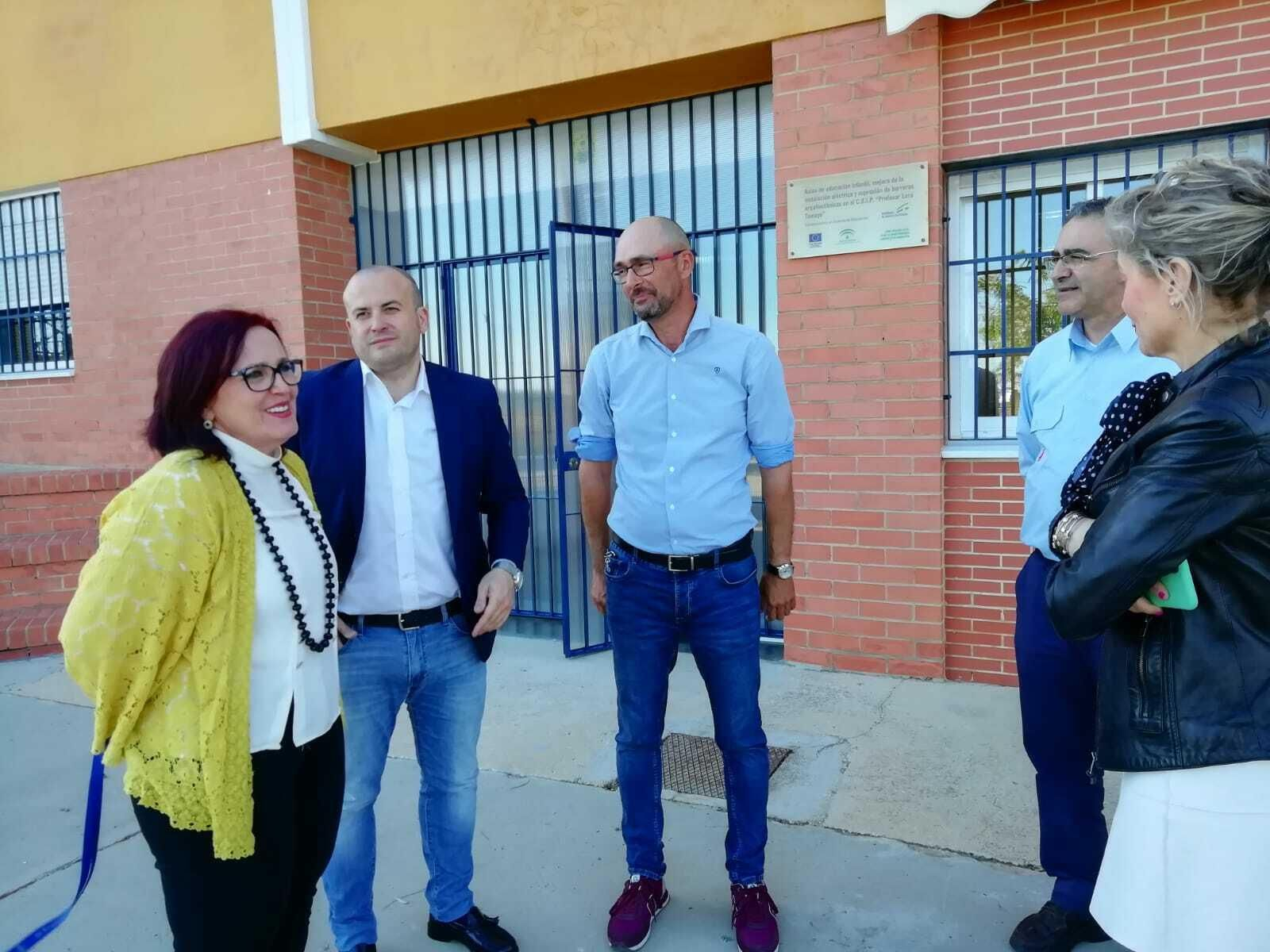 Visita de Julio Díaz al colegio Lora Tamayo  de Bonares.