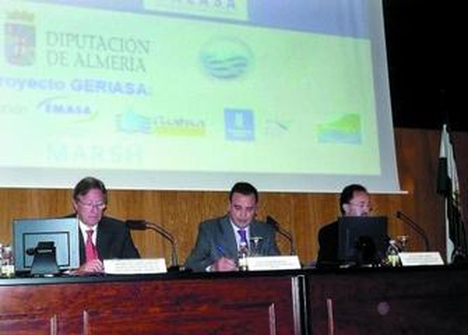 Rueda de prensa ofrecida por los directivos de Galasa presentando las jornadas.