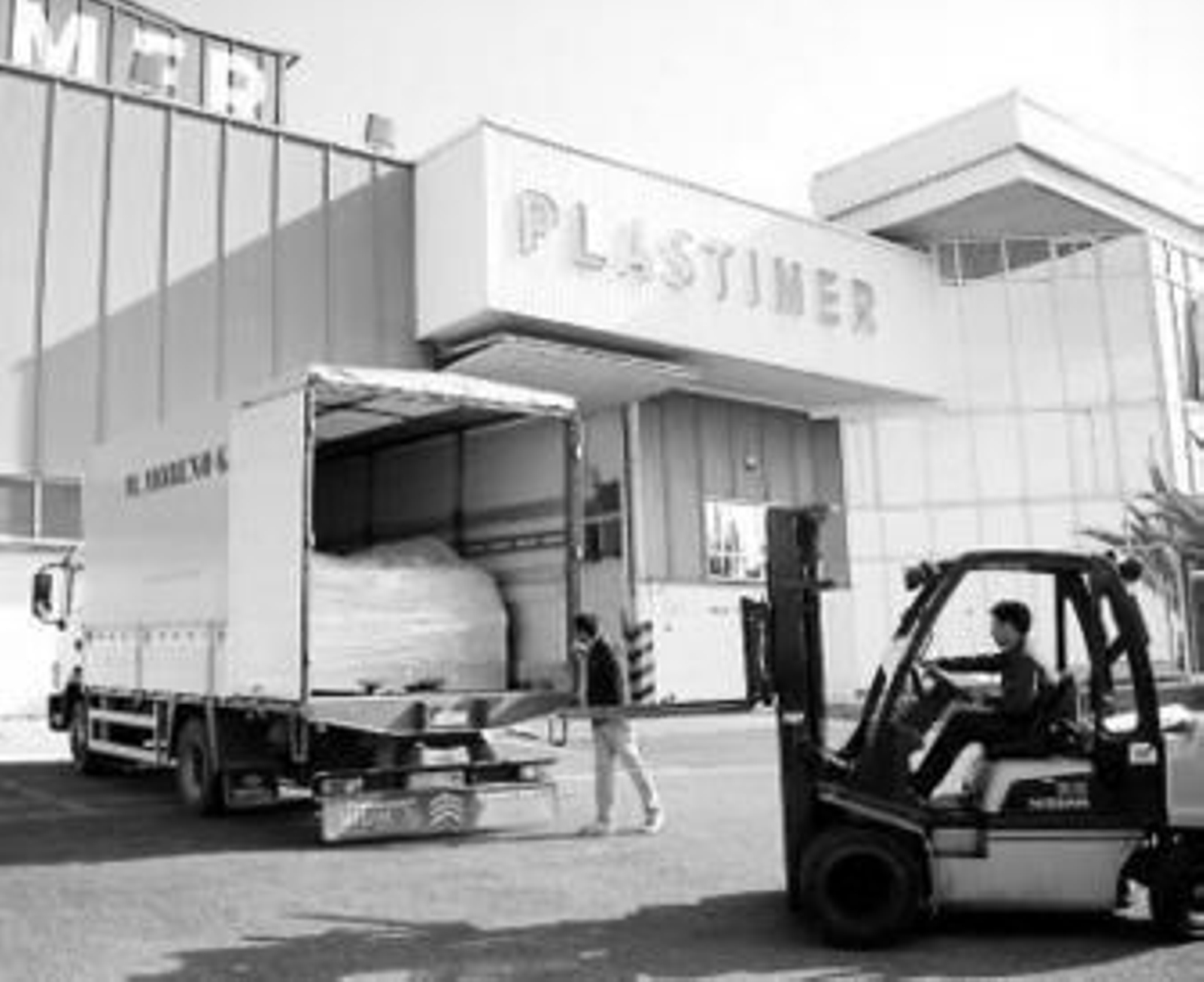 La empresa TPM es líder nacional en producción de plástico.