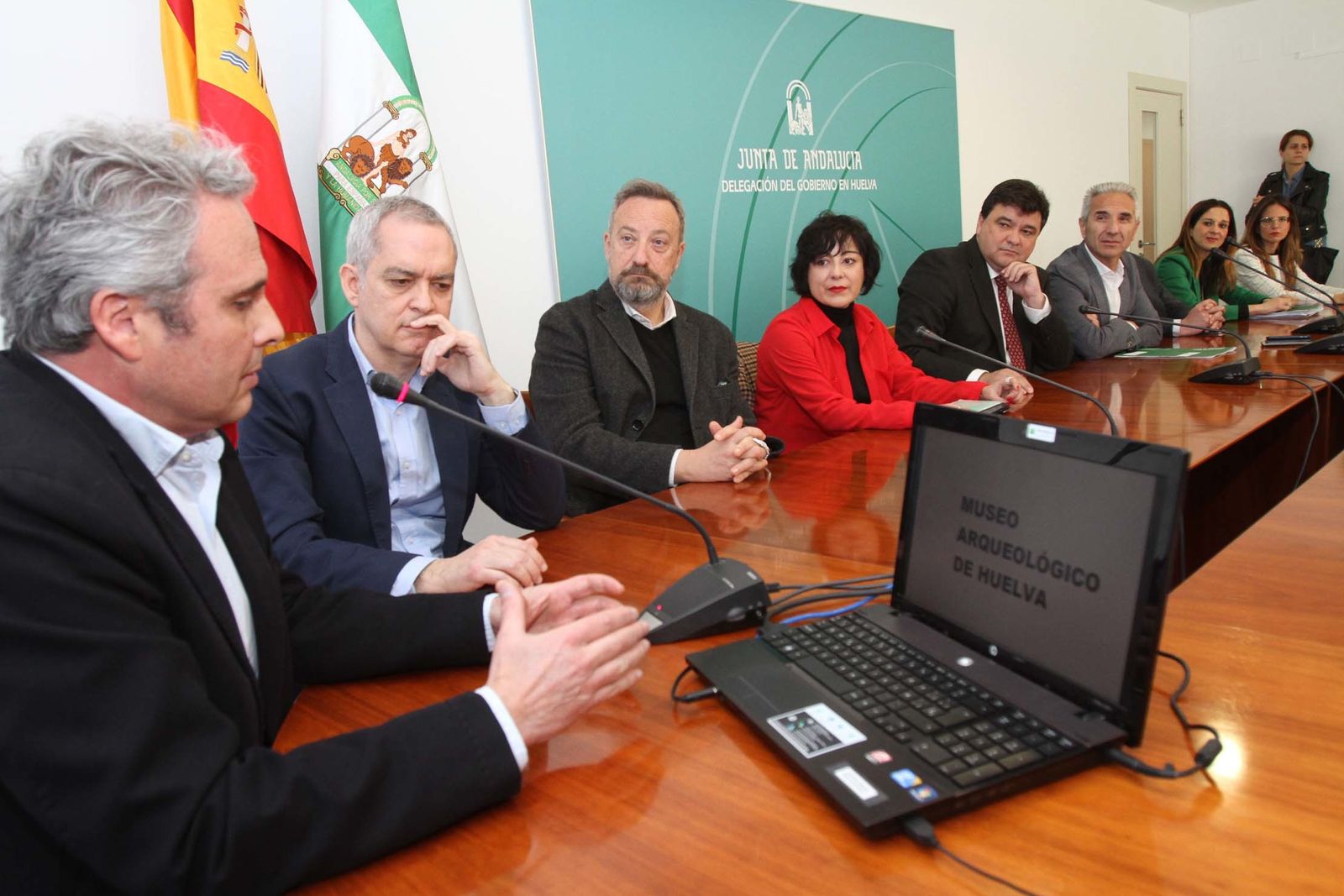 El consejero de Cultura, Miguel Ángel Vázquez, presenta el proyecto de rehabilitación del Banco de España como sede del Museo Arqueológico de Huelva.