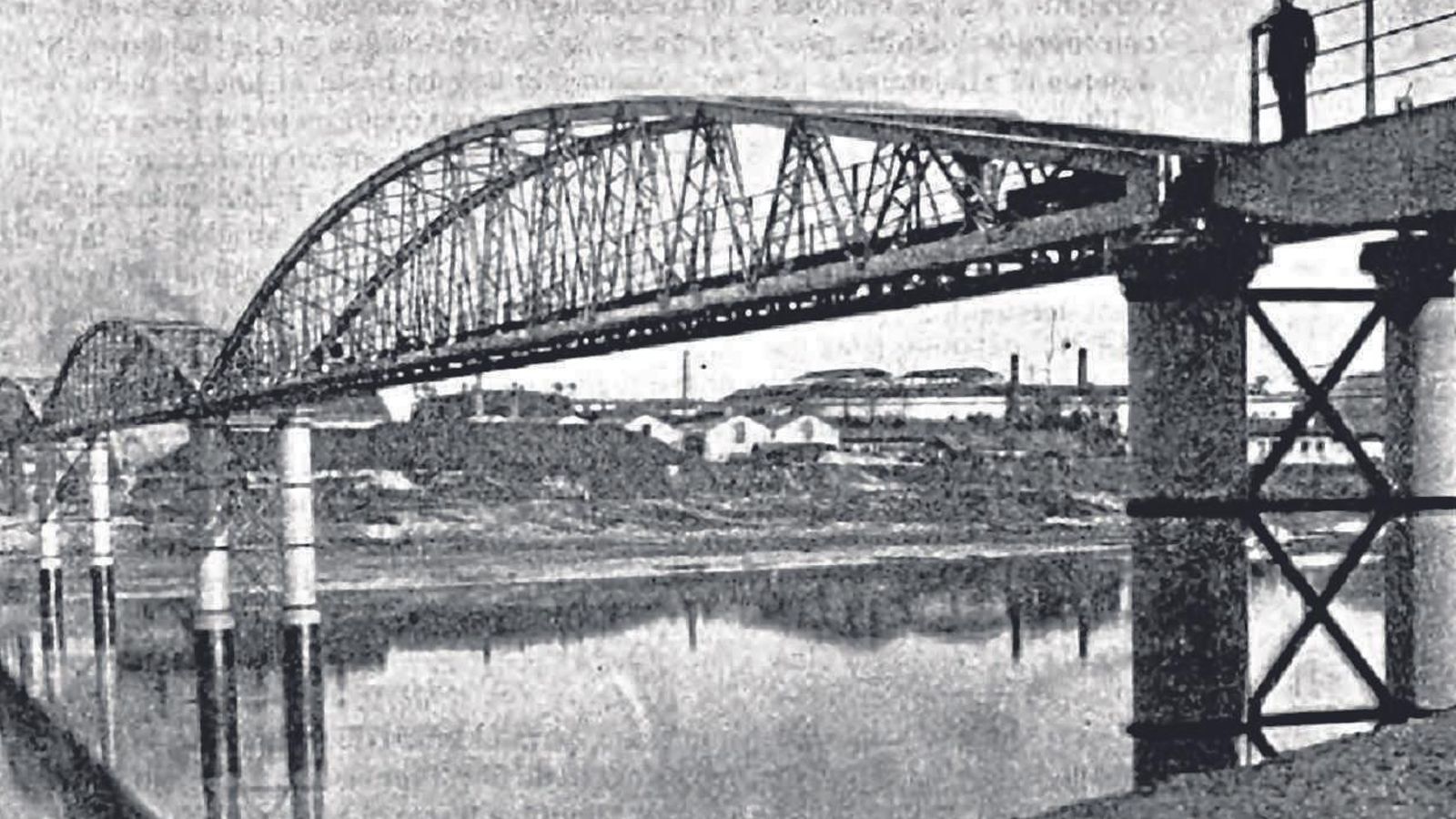 La pasadera de agua que daba suministro al barrio de Triana y que se disponía entre Plaza de Armas y Chapina.