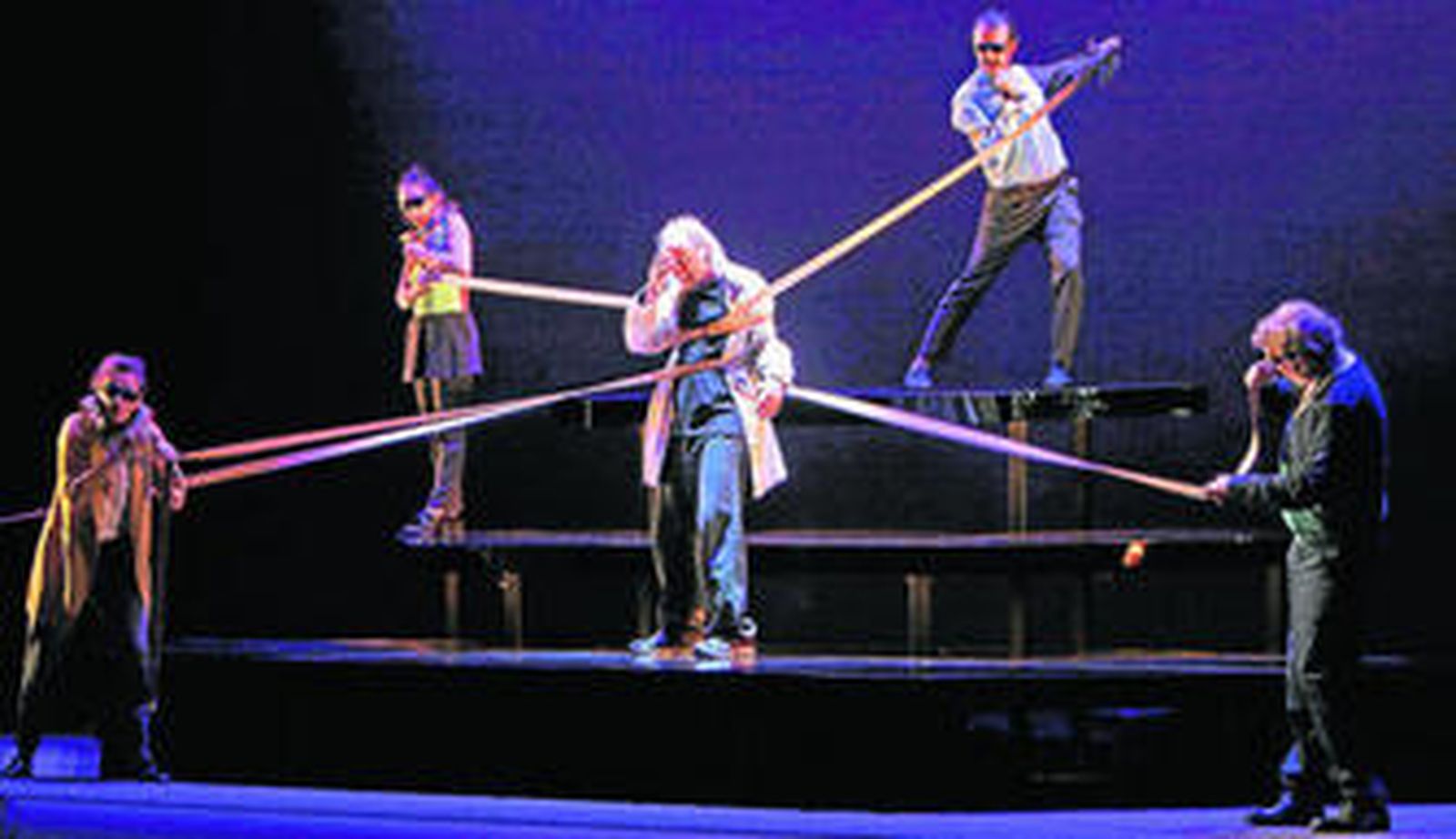 Una escena del espectáculo que acoge el Lope de Vega hasta el domingo, el cuarto estreno absoluto de Els Joglars en Sevilla.