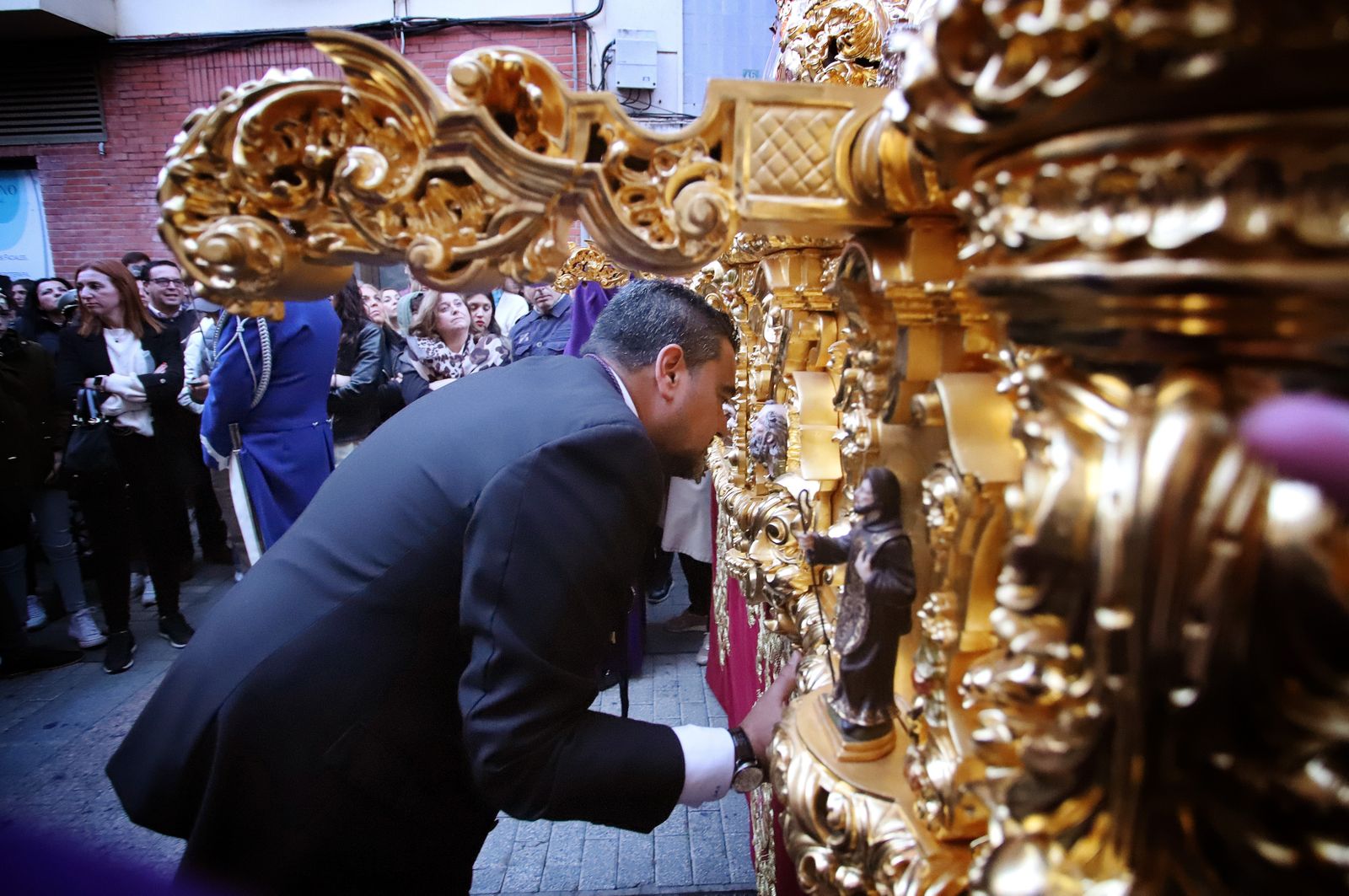 La Hermandad El Nazareno en la madrugá de la Semana Santa de Huelva 2023, en imágenes