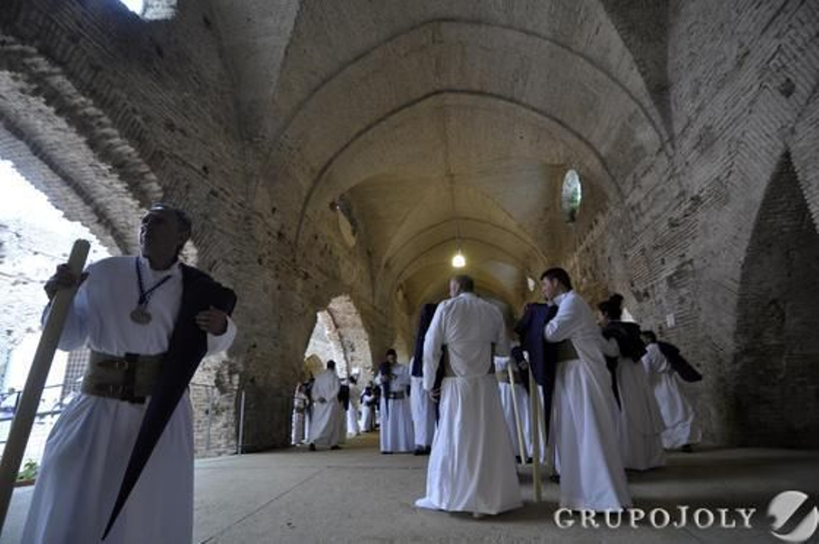 Llantos y desolación en el interior de la Capilla del Rosario de la Hermandad de Las Aguas.

Foto: Manuel Gomez