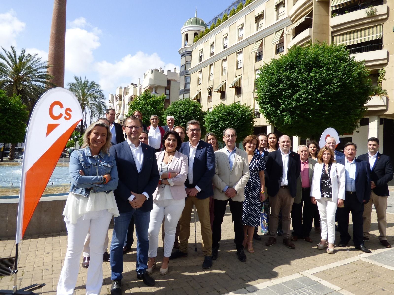 Equipo que Cs presenta a las elecciones municipales, con Isabel Albás (izq.) a la cabeza.