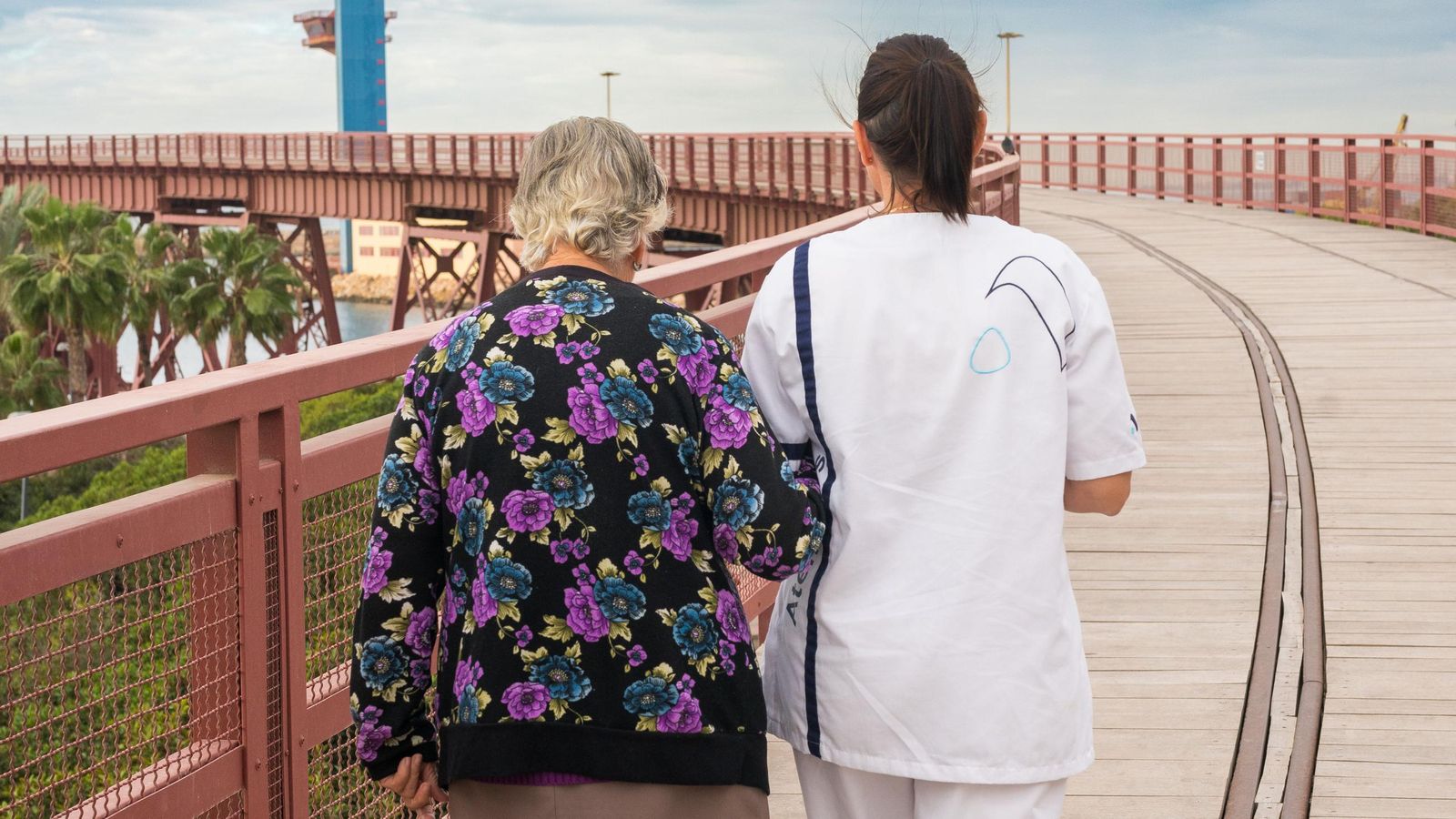 Este colectivo ha desempeñado y desempeña un papel fundamental en el cuidado de nuestros seres queridos.