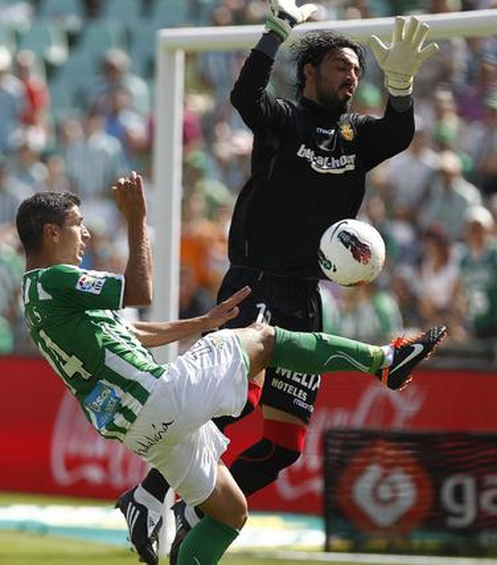 El Betis gana el segundo partido de su regreso a Primera gracias a un gol de Rubén Castro (1-0). / Antonio Pizarro